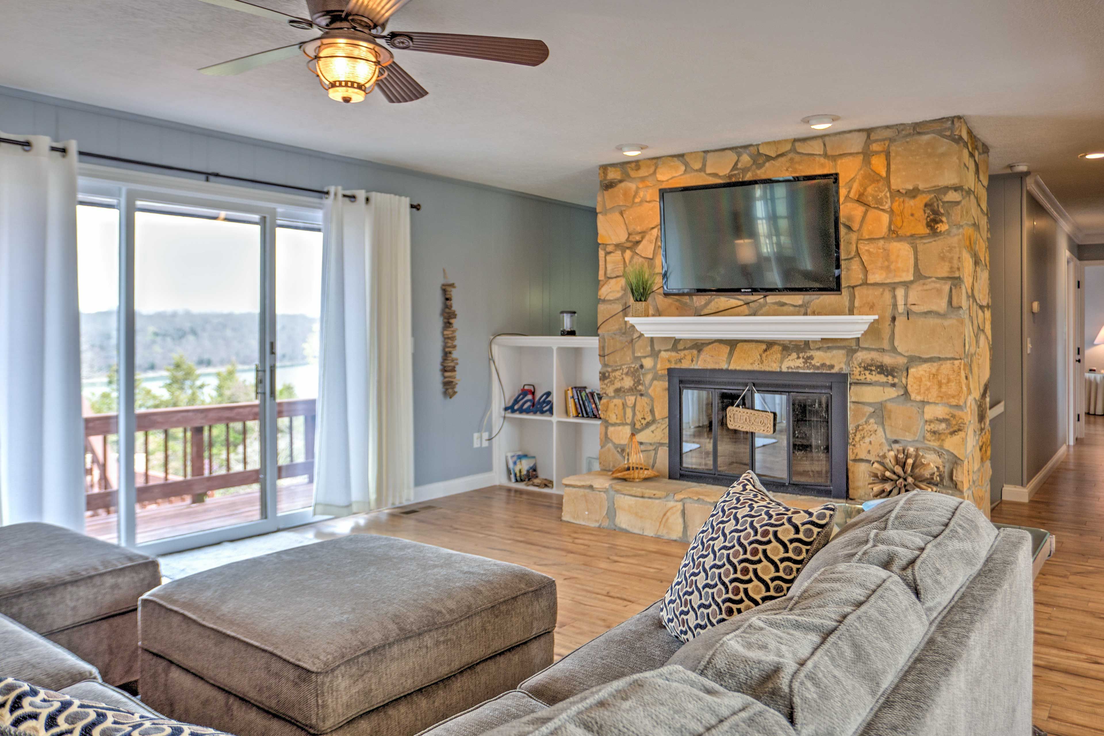 Living Room | Free WiFi | Central A/C & Heating