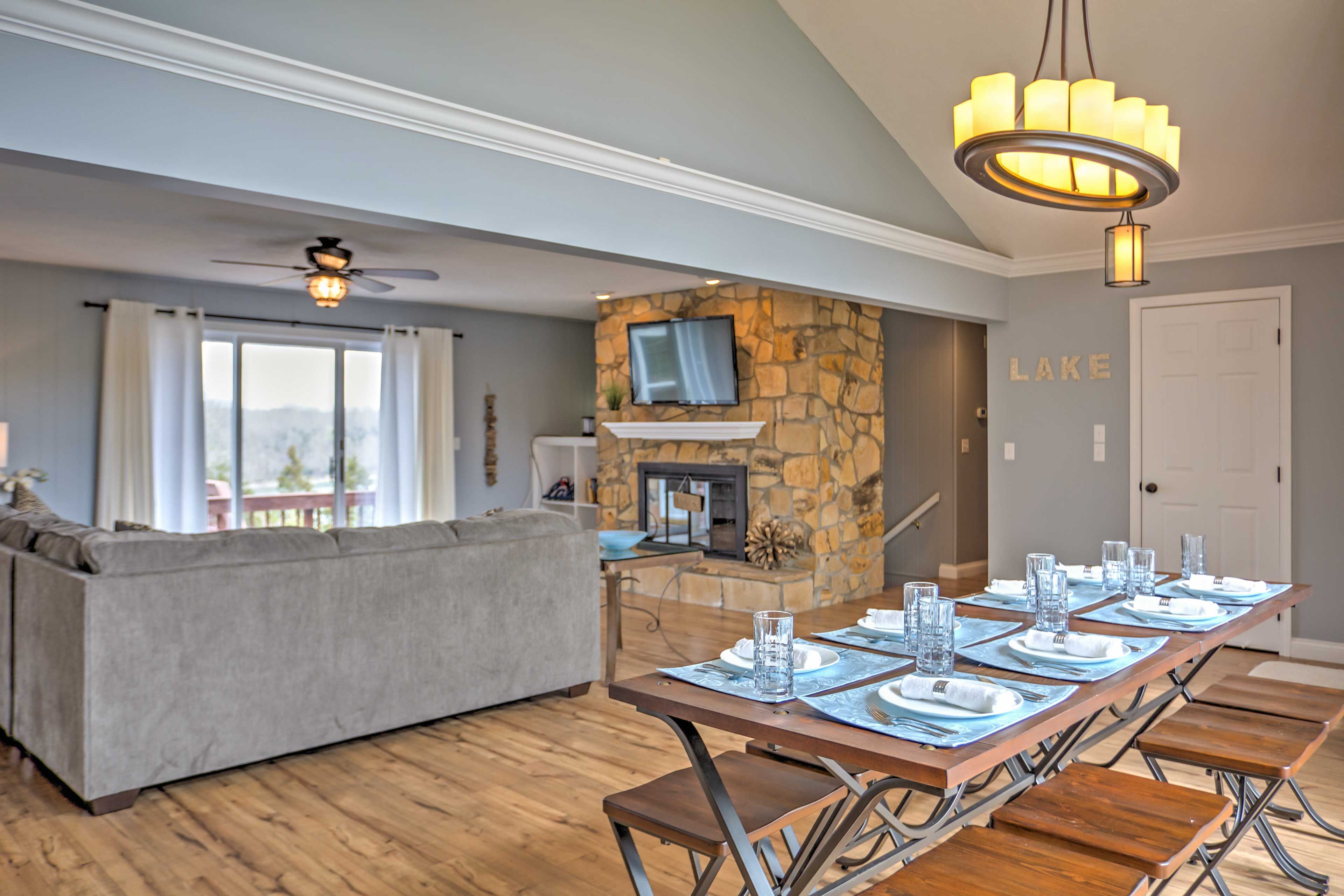 Dining Table | Dishes & Flatware Provided