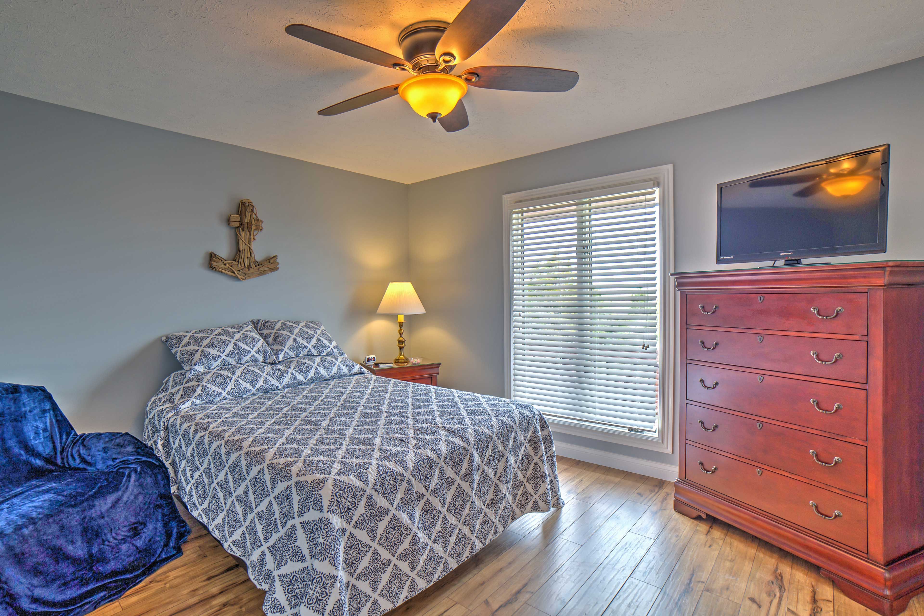 Bedroom 2 | Queen Bed