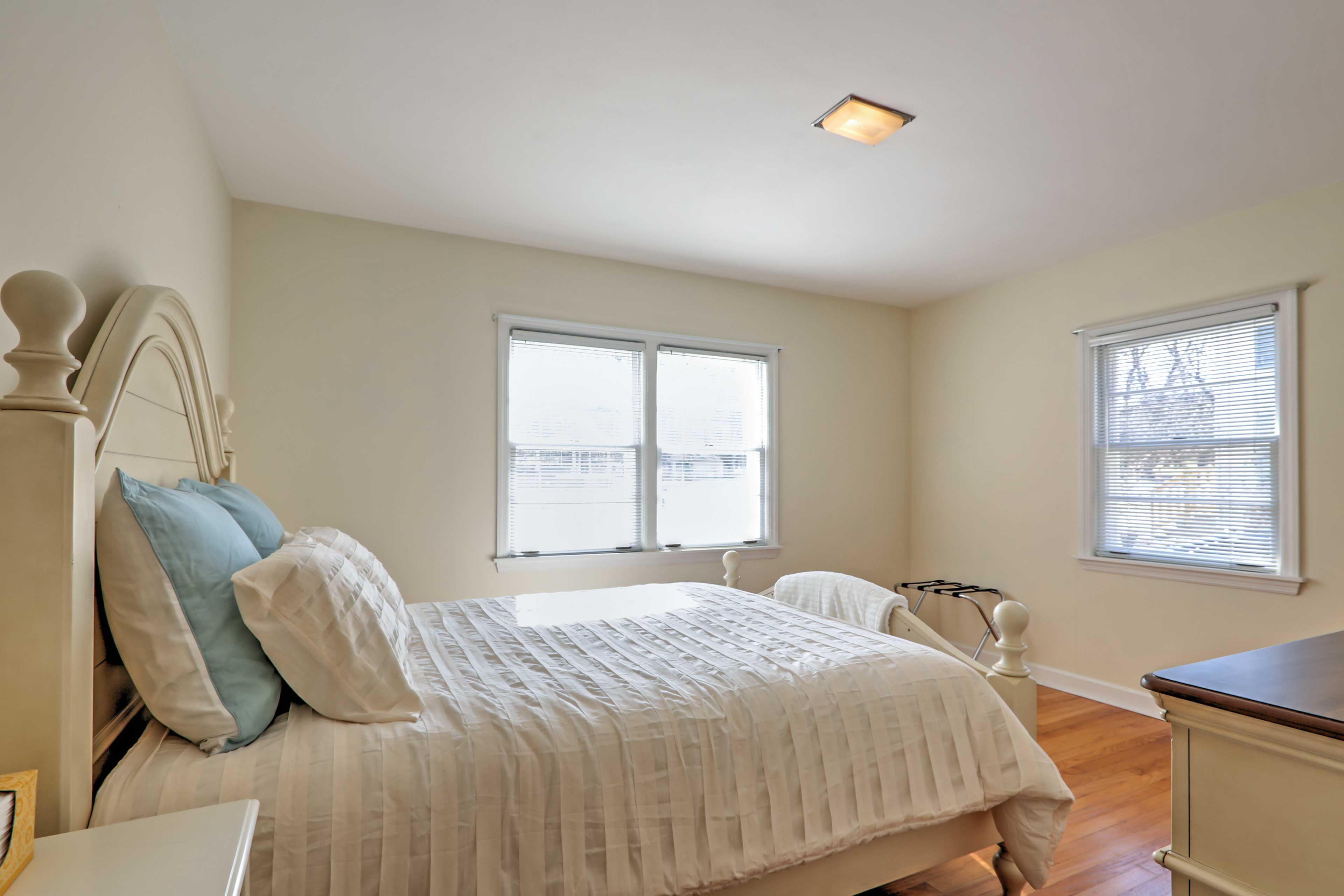 Bedroom 2 | Queen Bed