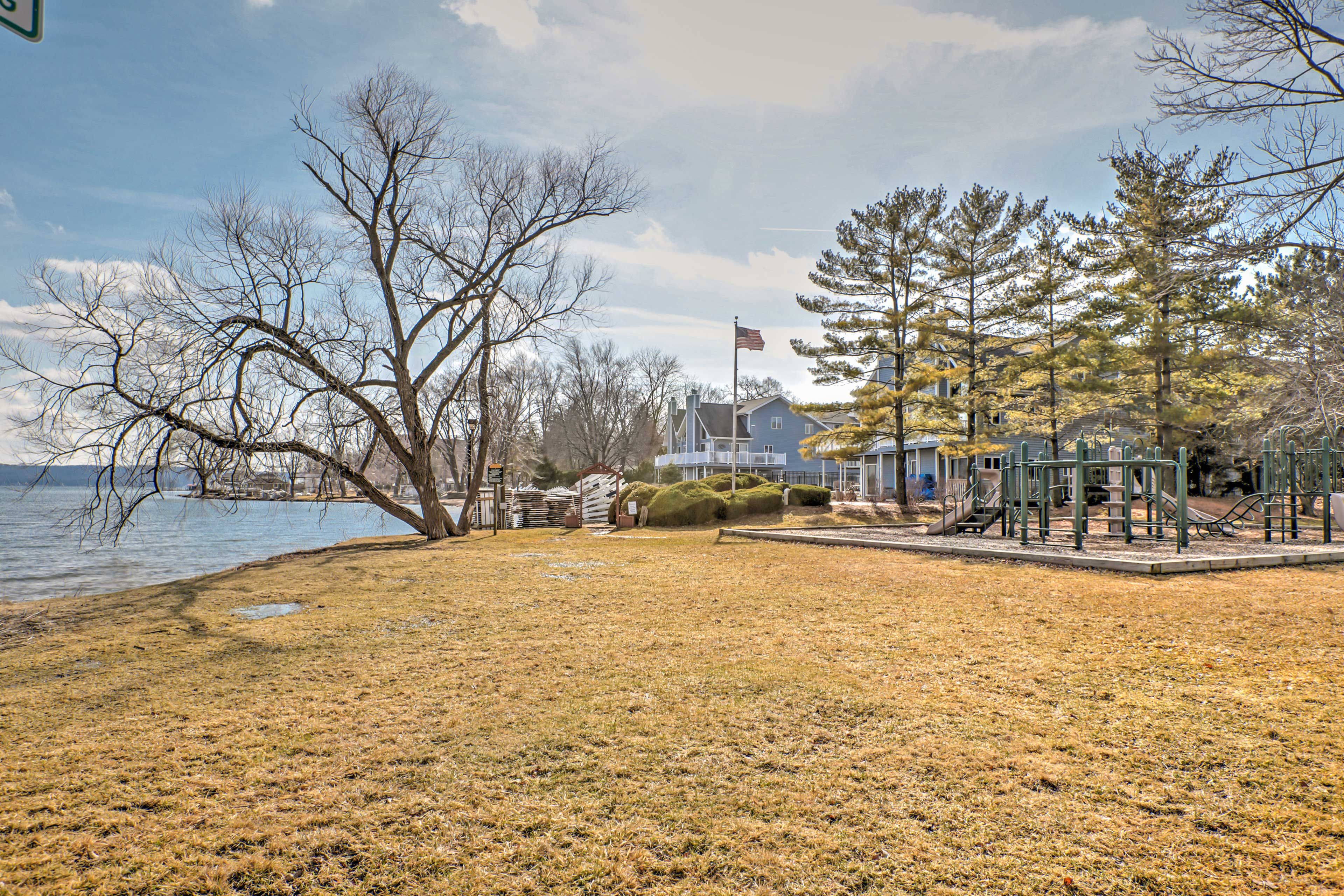 Surrounding Area | Walkable Location