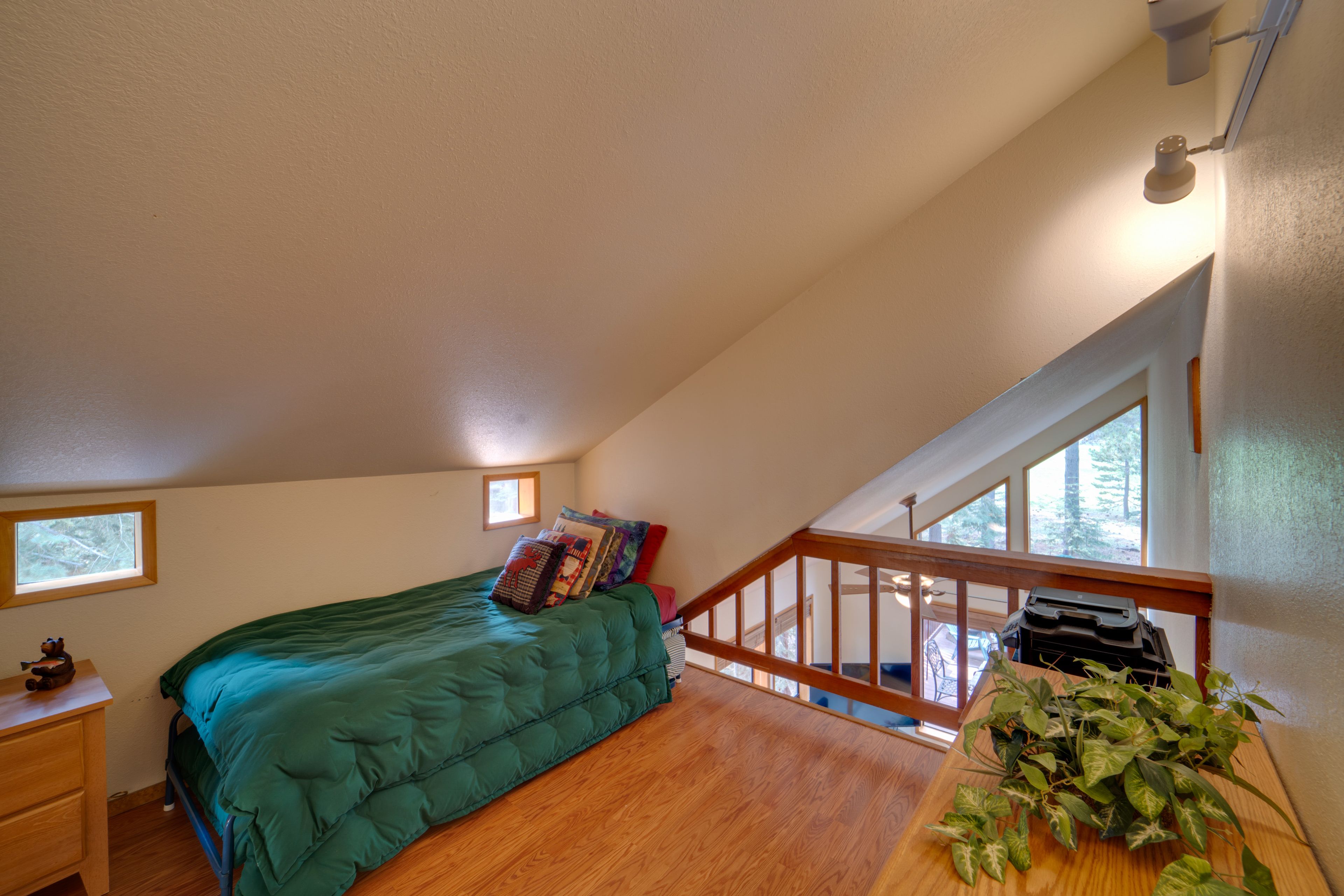 Loft | Twin Bed w/ Twin Trundle