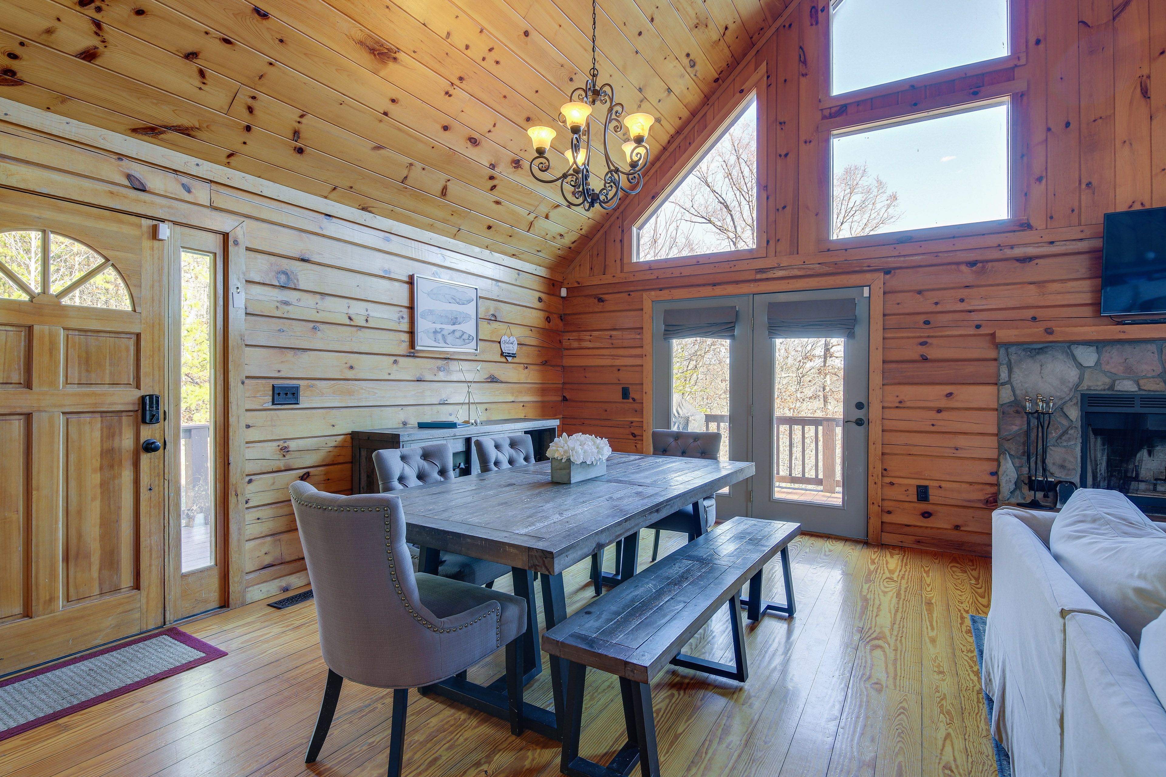 Dining Area | Main Level