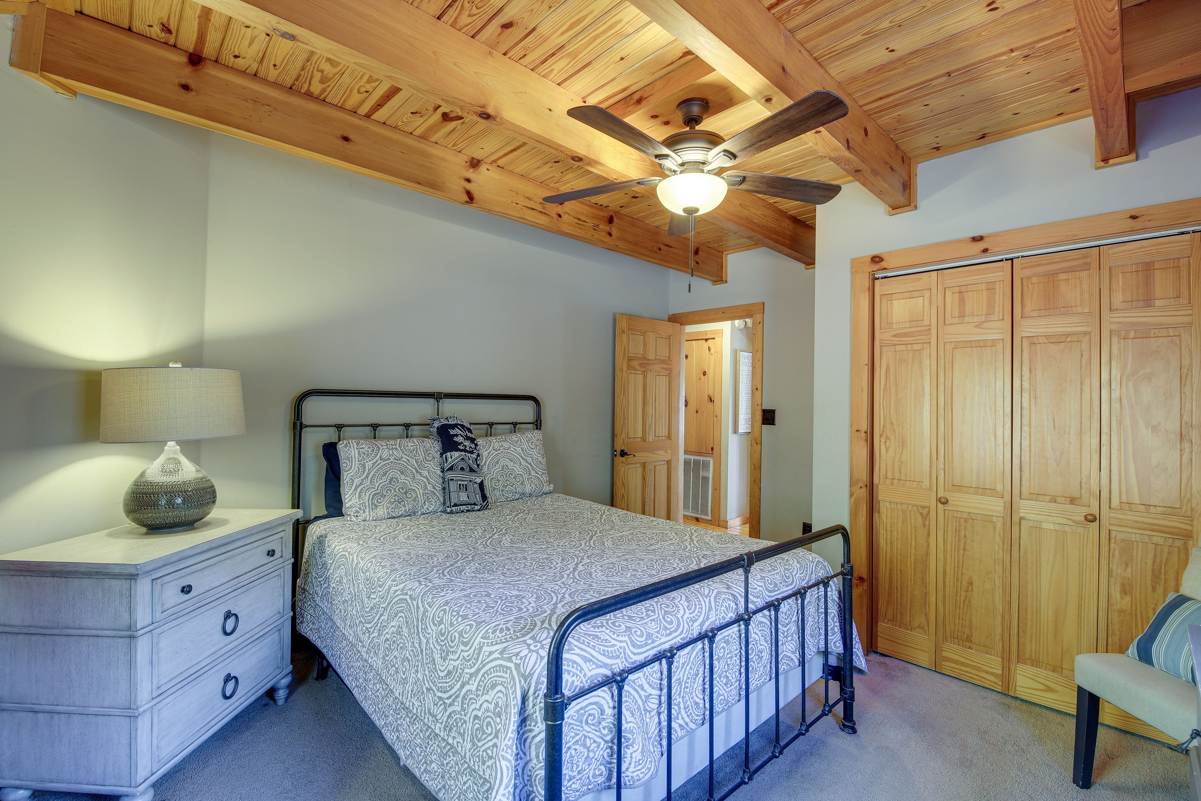 Bedroom 1 | Main Level | Queen Bed | Linens Provided
