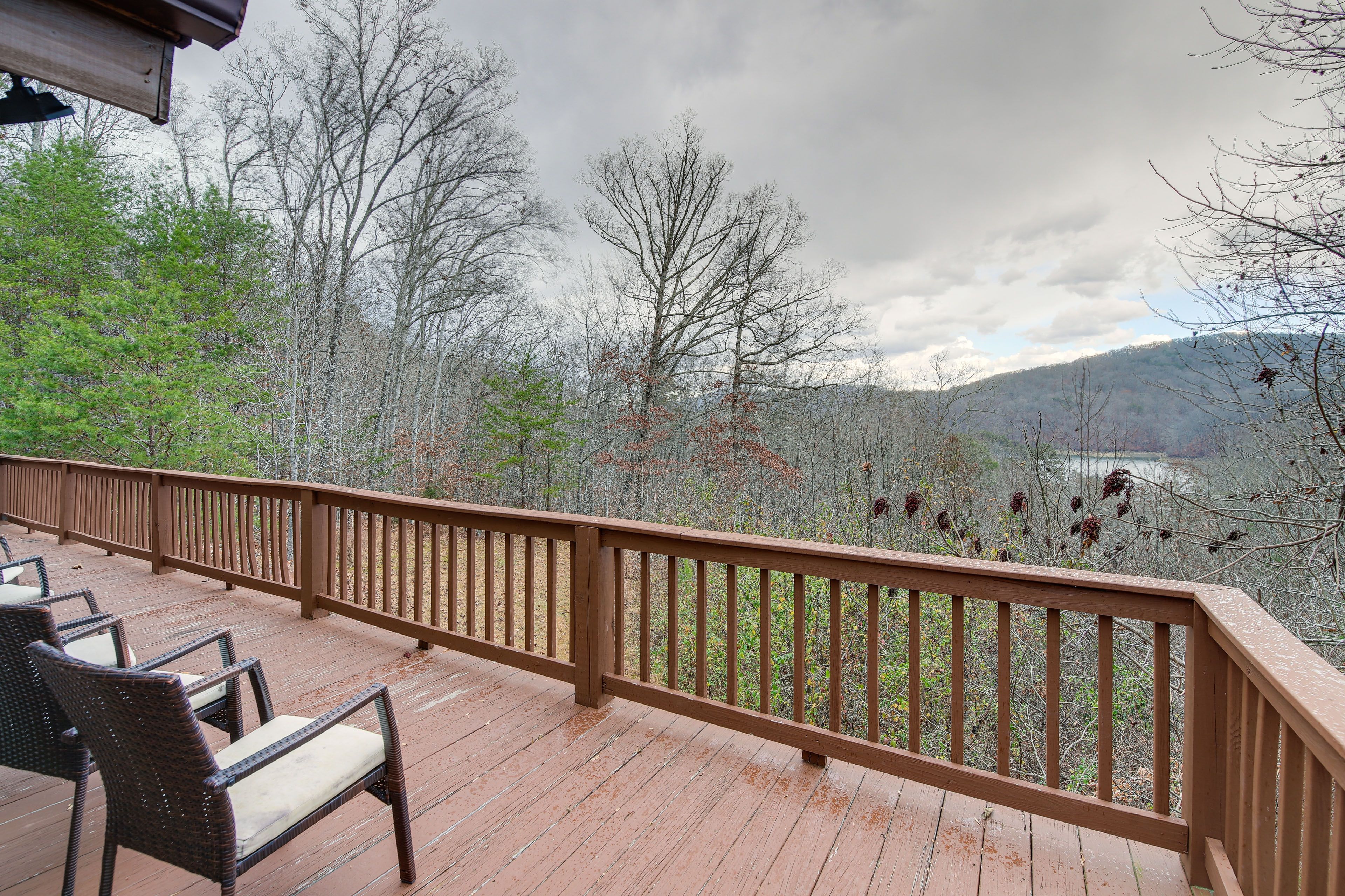 New Tazewell Vacation Rental | 3BR | 2.5BA | Stairs Required | 3,200 Sq Ft