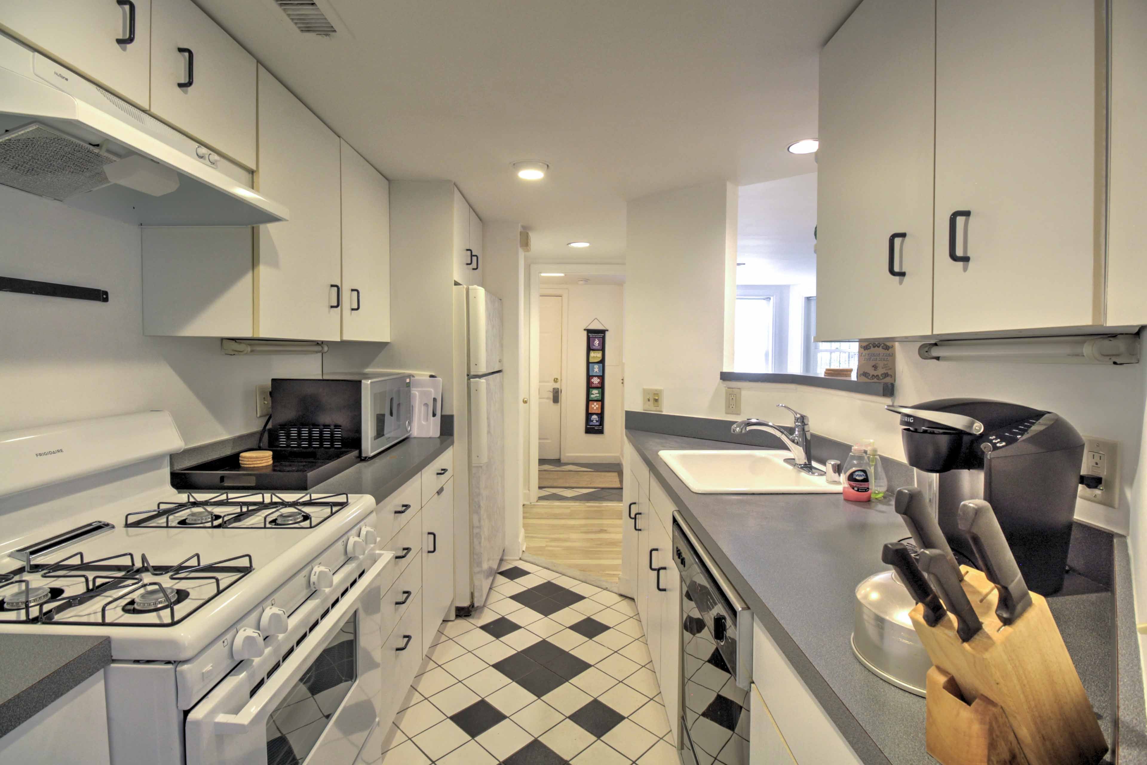 A fully equipped kitchen will make cooking at home a breeze during your stay.