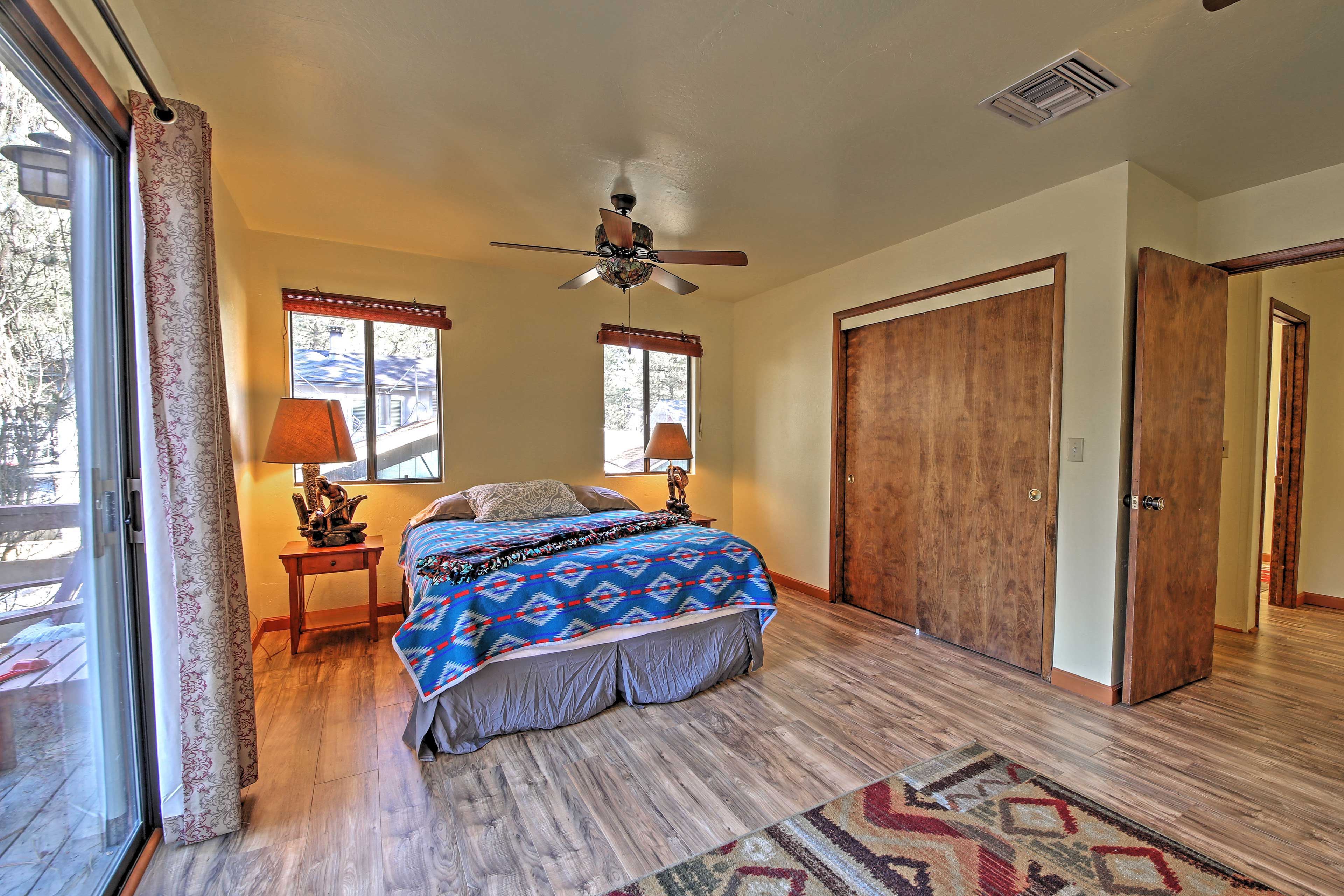 Bedroom 1 | Queen Bed