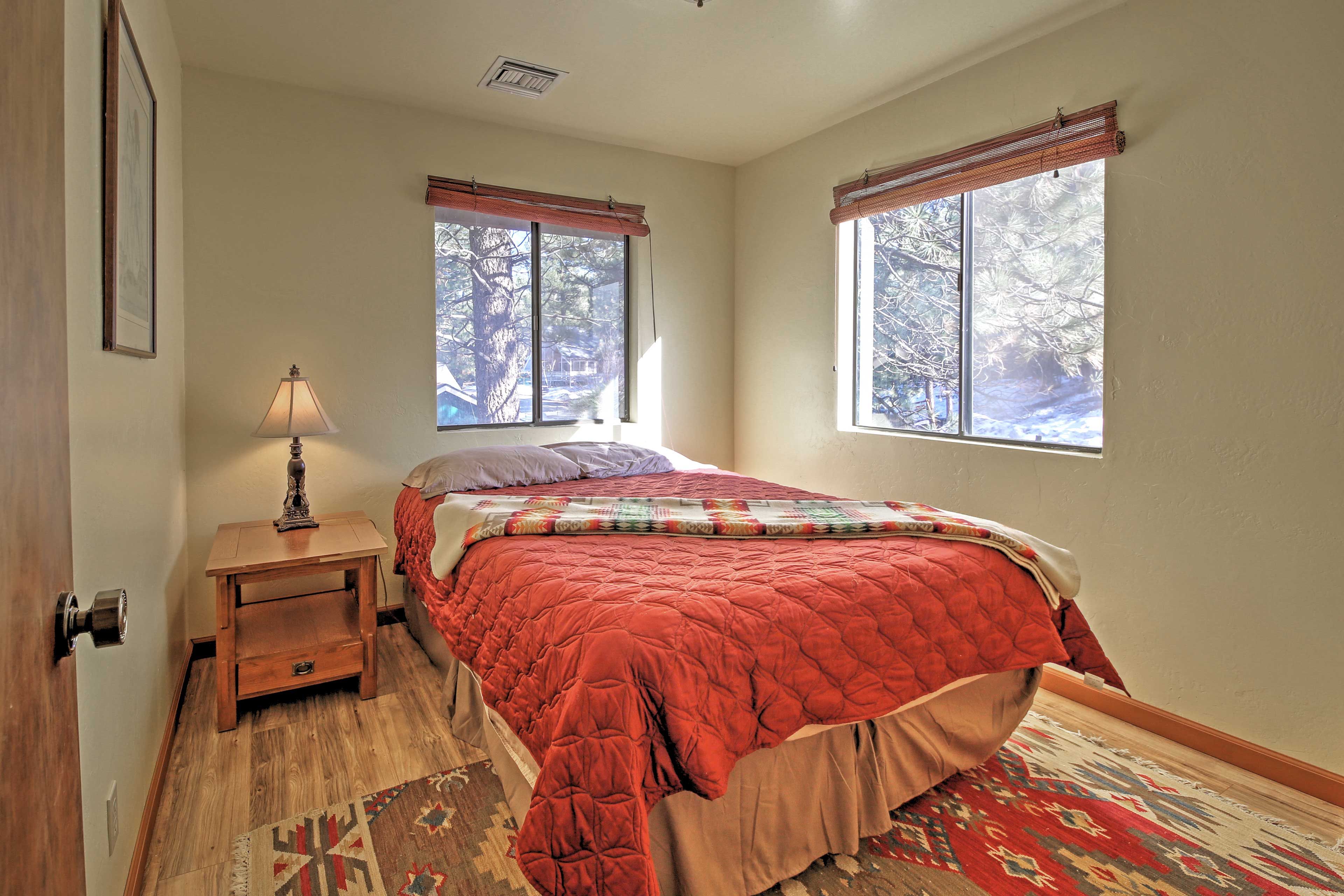 Bedroom 2 | Queen Bed
