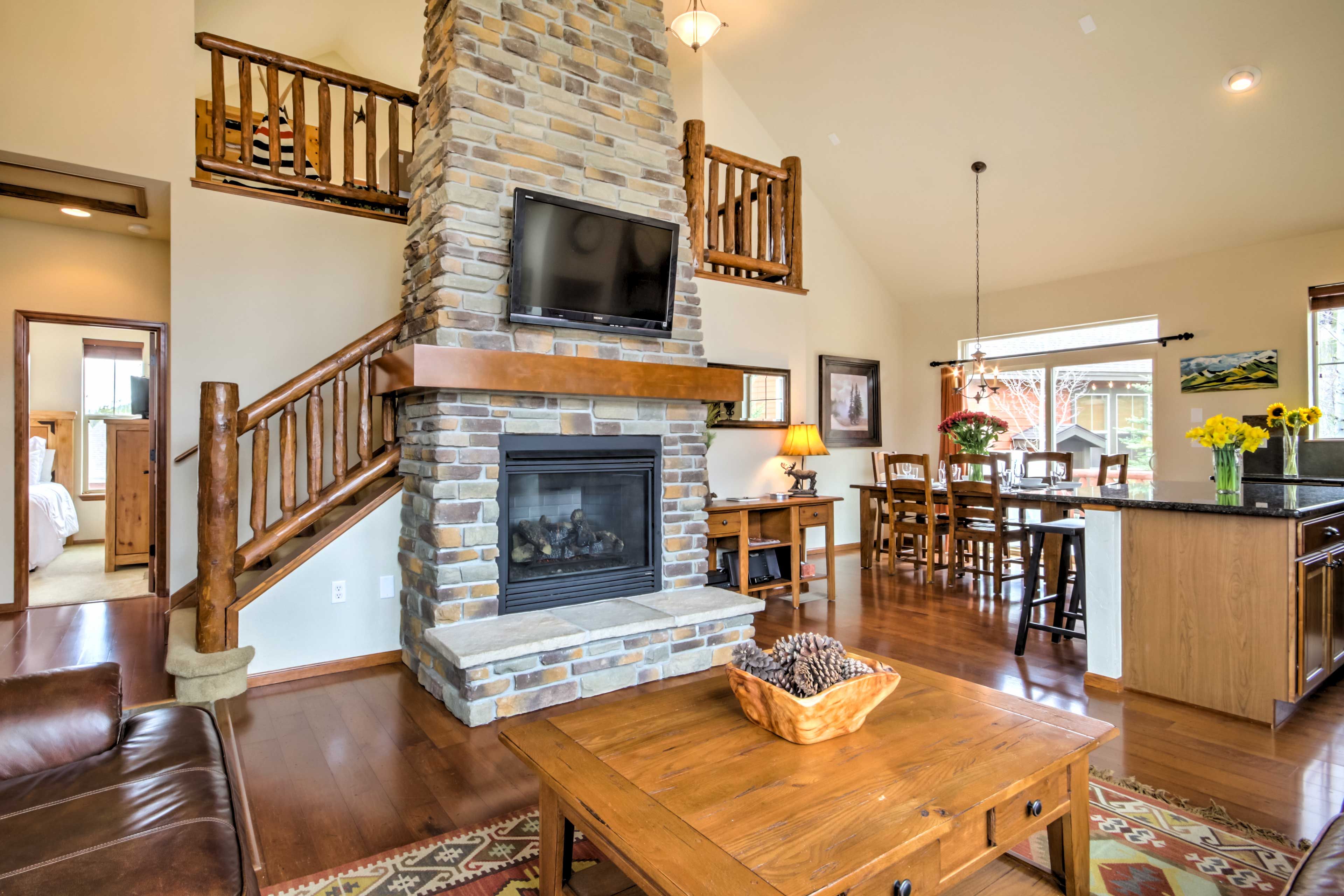 Living Area | Free WiFi | Fireplace