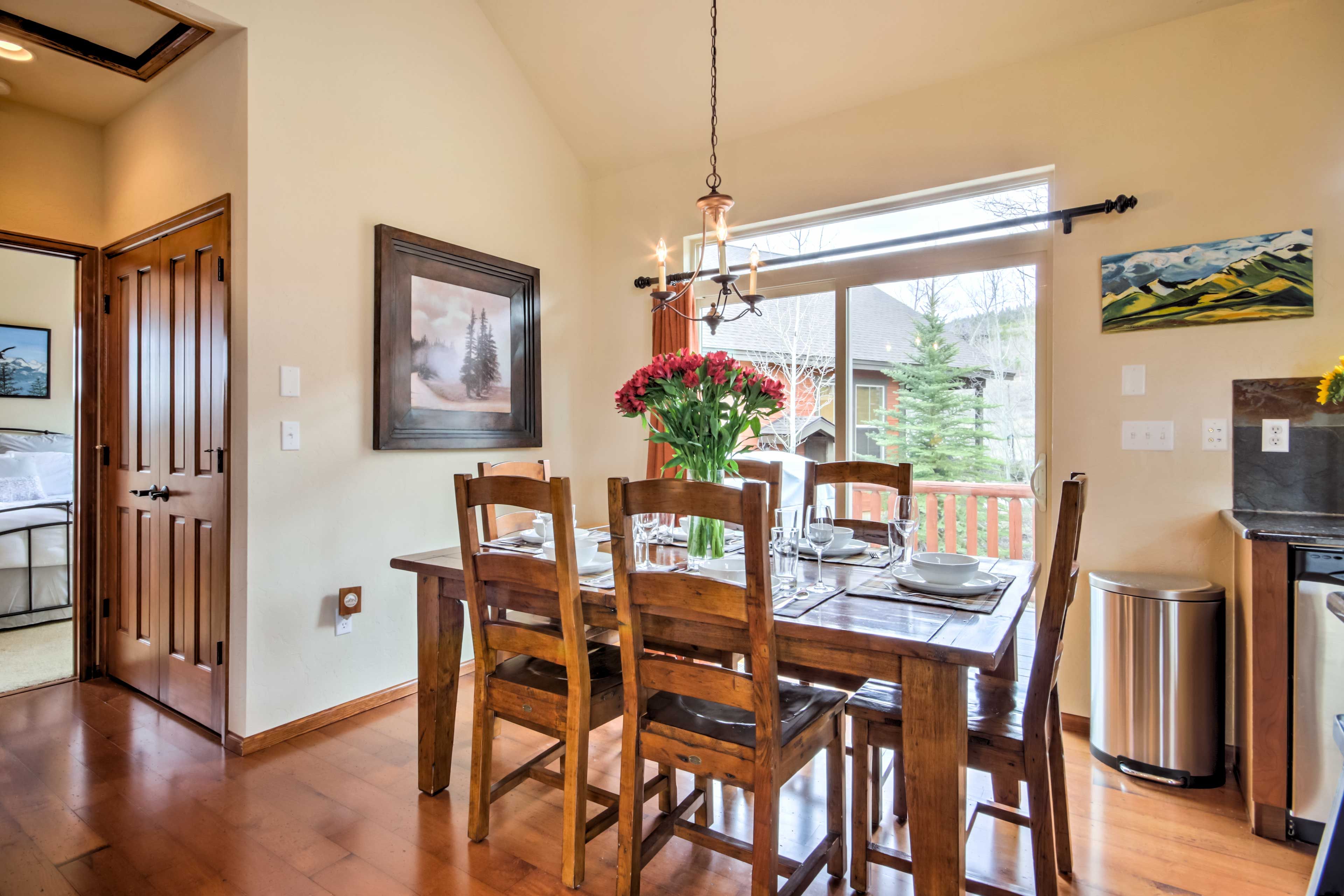 Dining Table | Dishware Provided