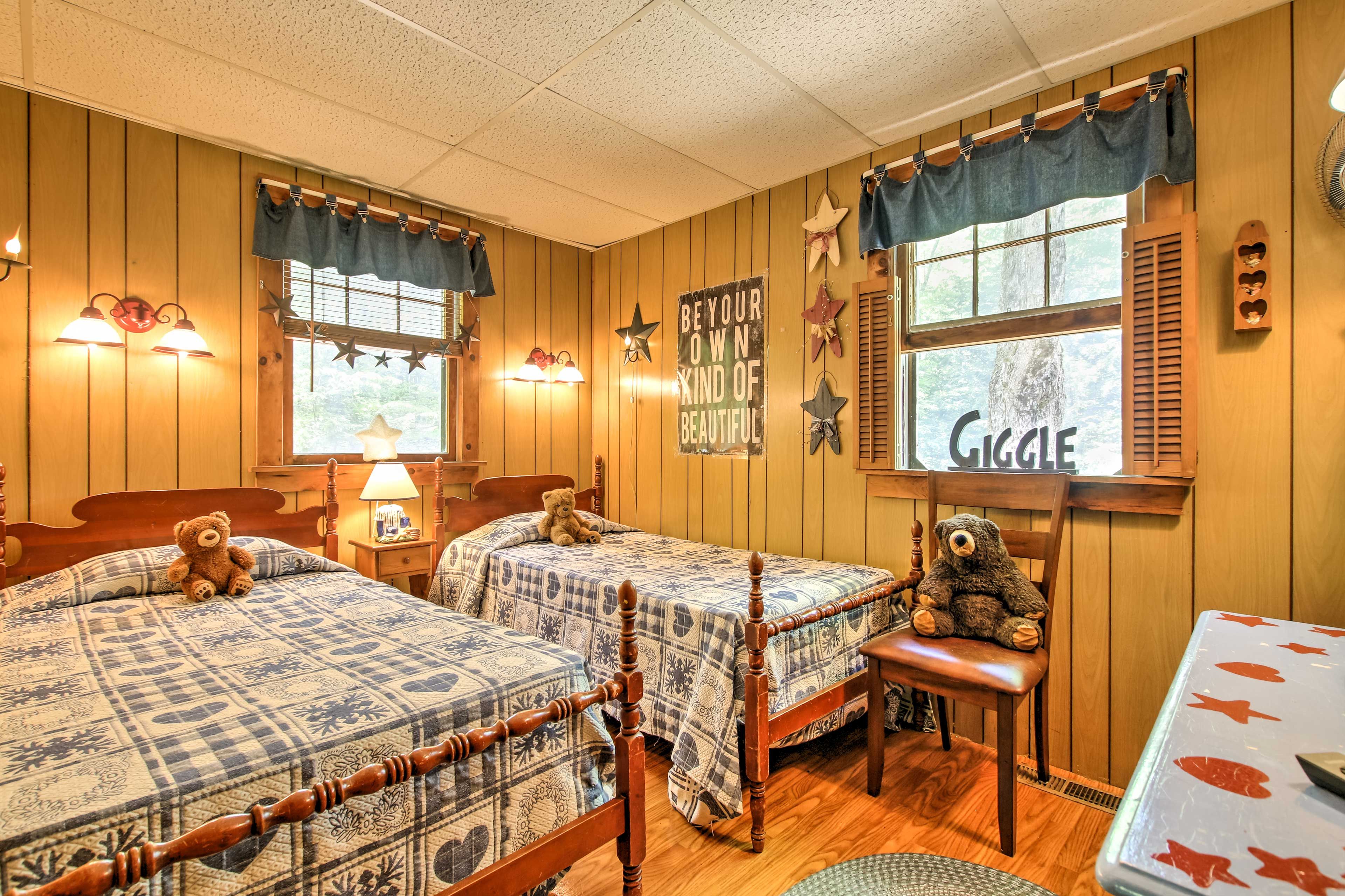 Bedroom 2 | 2 Twin Beds
