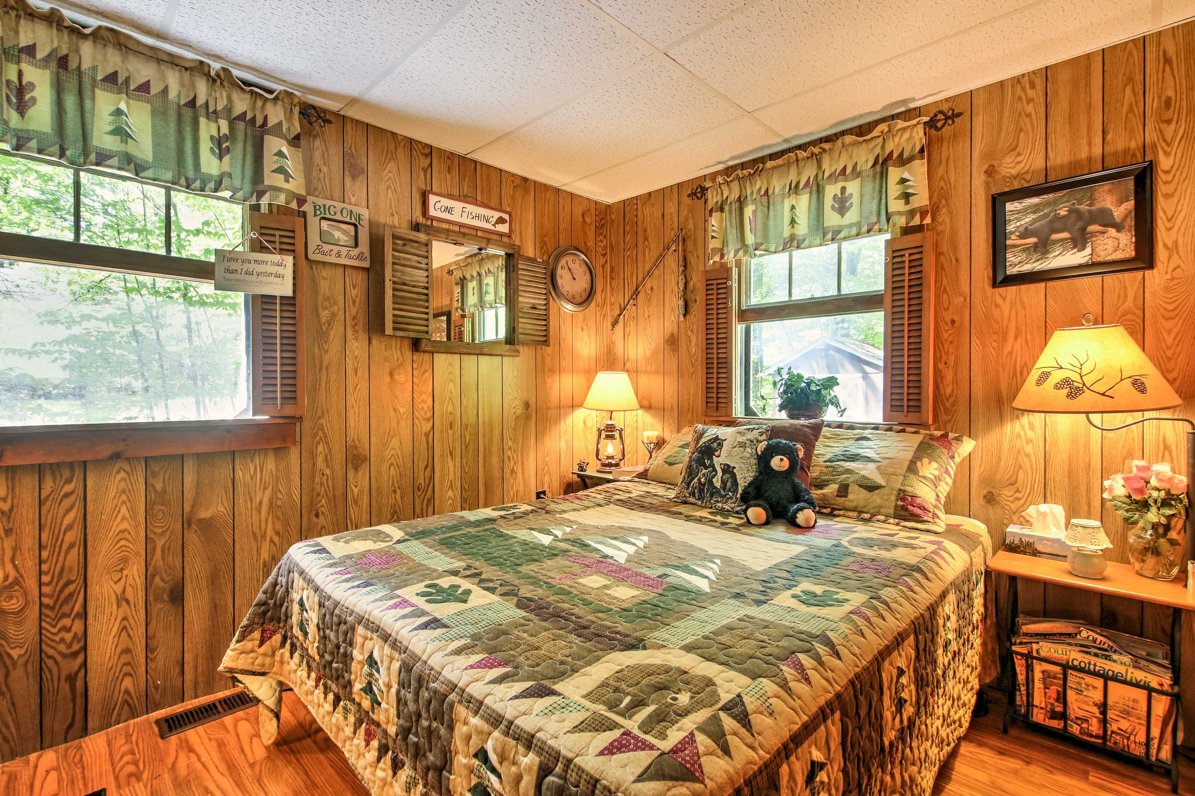 Bedroom 1 | Queen Bed | Linens Provided