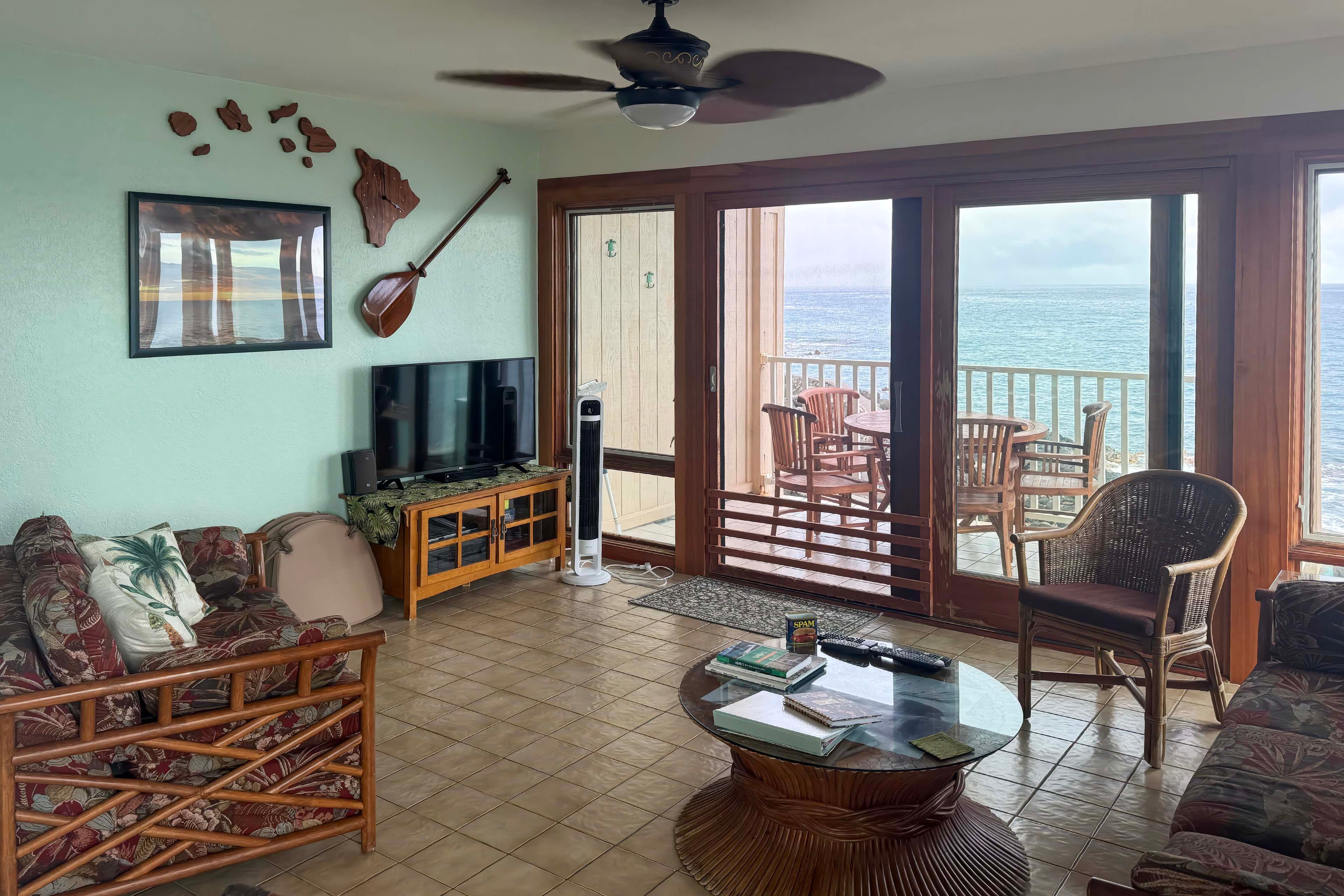 Living Room | Free WiFi | Smart TV w/ Cable | Queen Sleeper Sofa