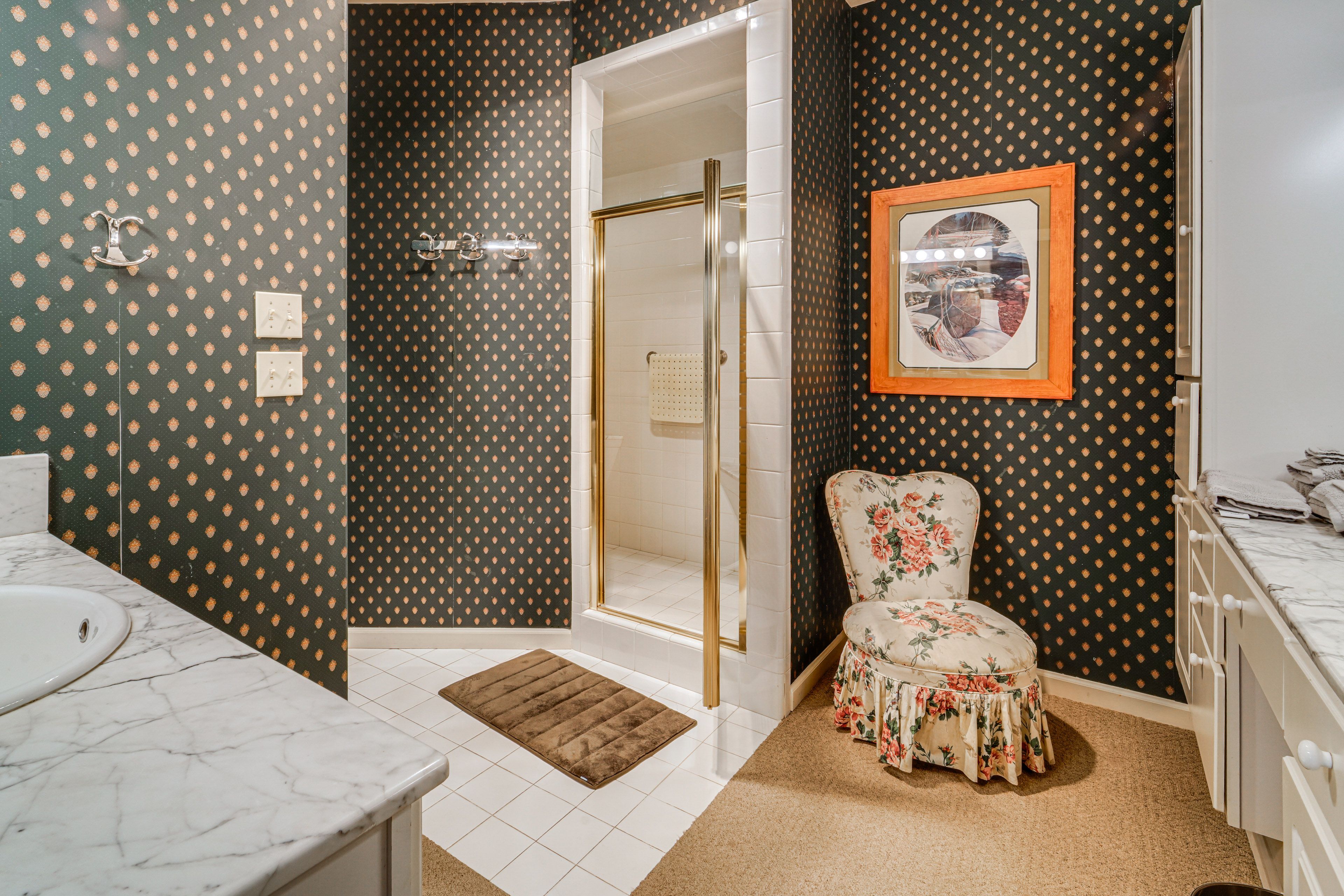 En-Suite Bathroom | Lower Level | Towels Provided
