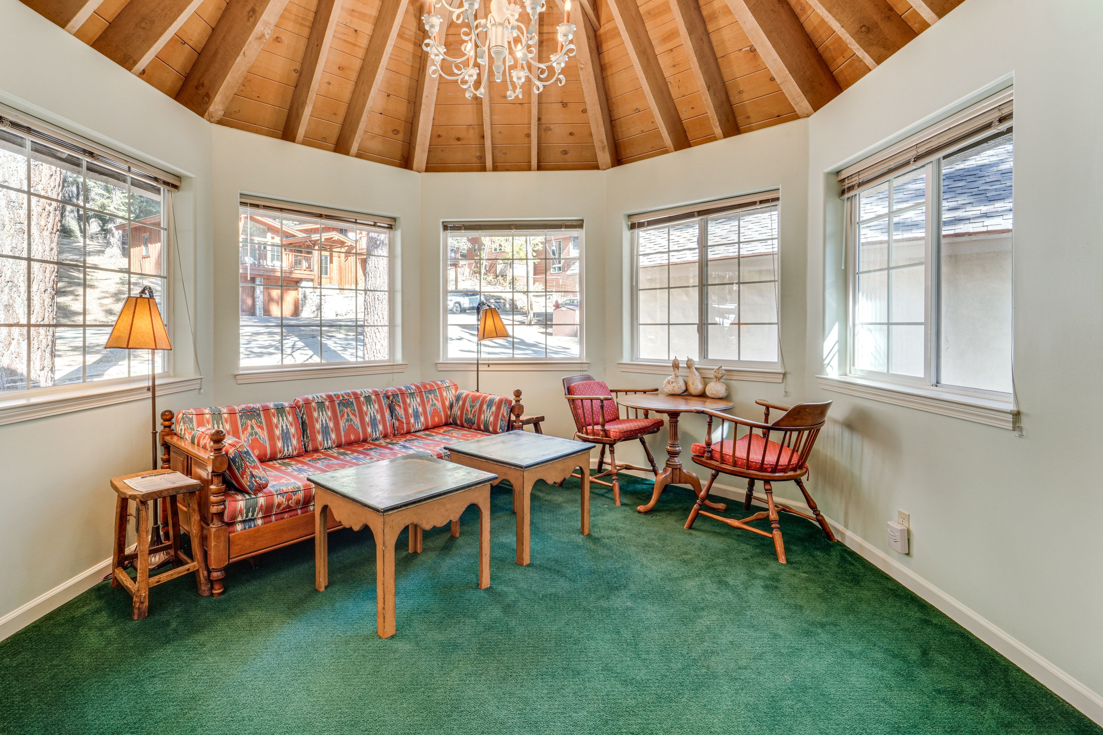 Den | Main Level | Full Murphy Bed | Flat-Screen TV