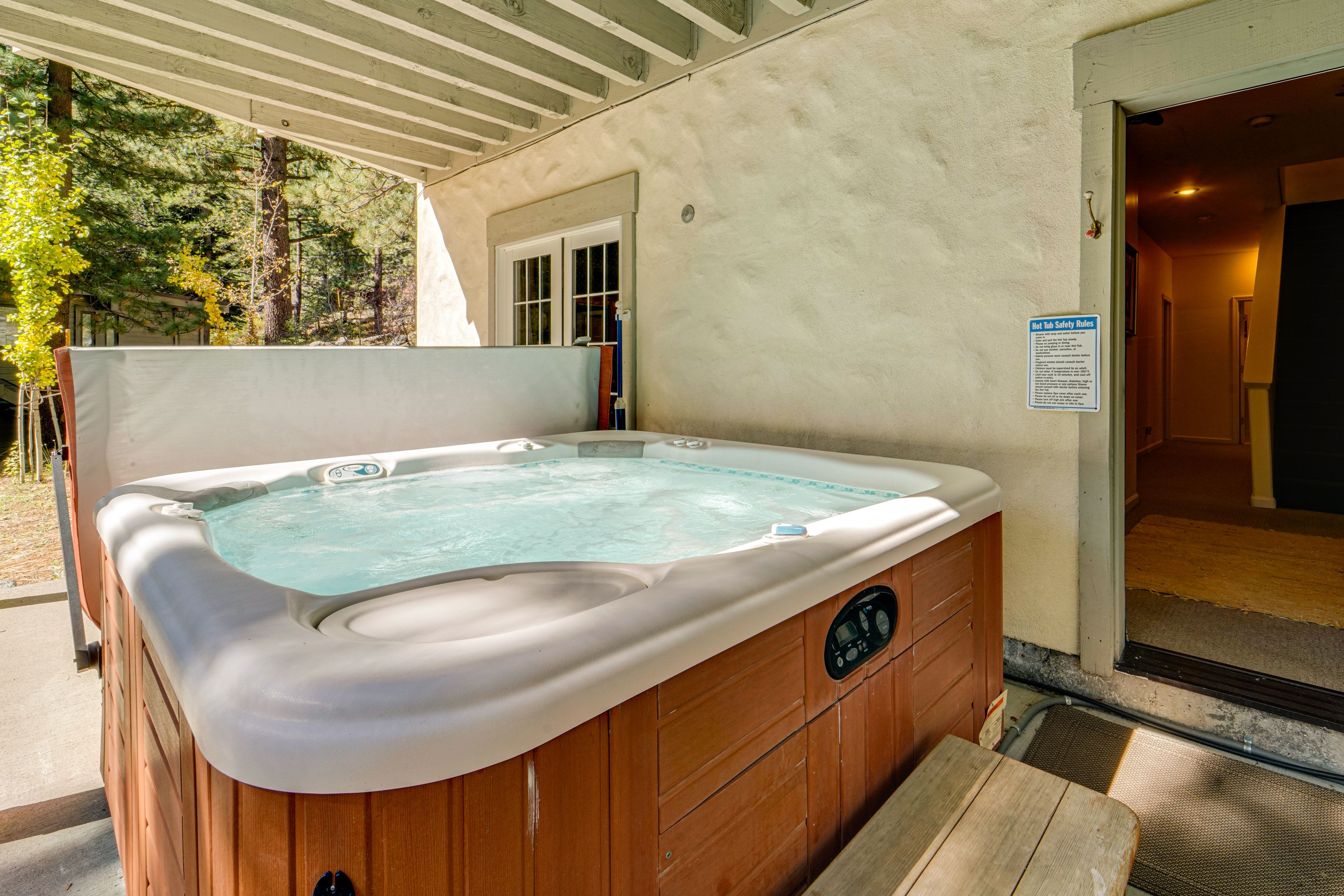 Patio w/ Hot Tub