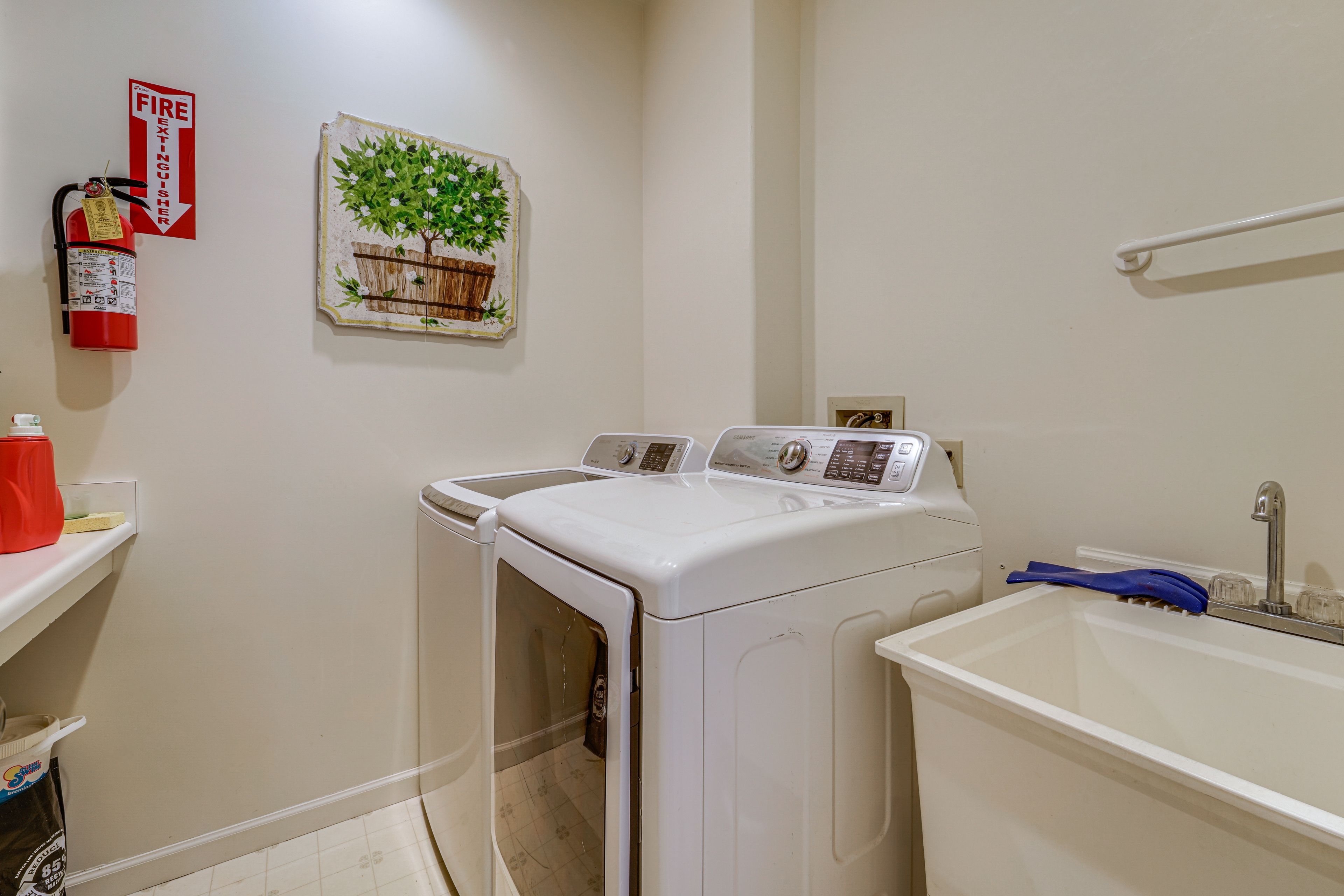 Laundry Room | Washer & Dryer