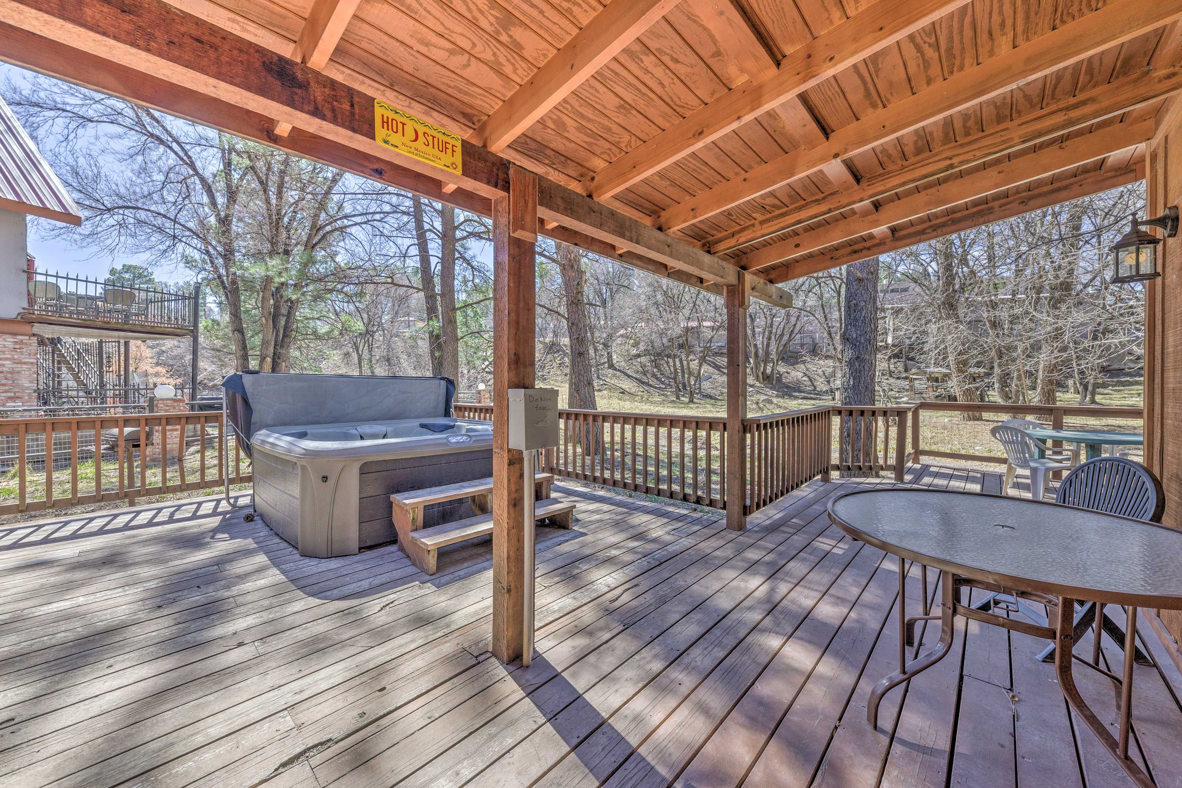 Deck | Gas Grill | Hot Tub