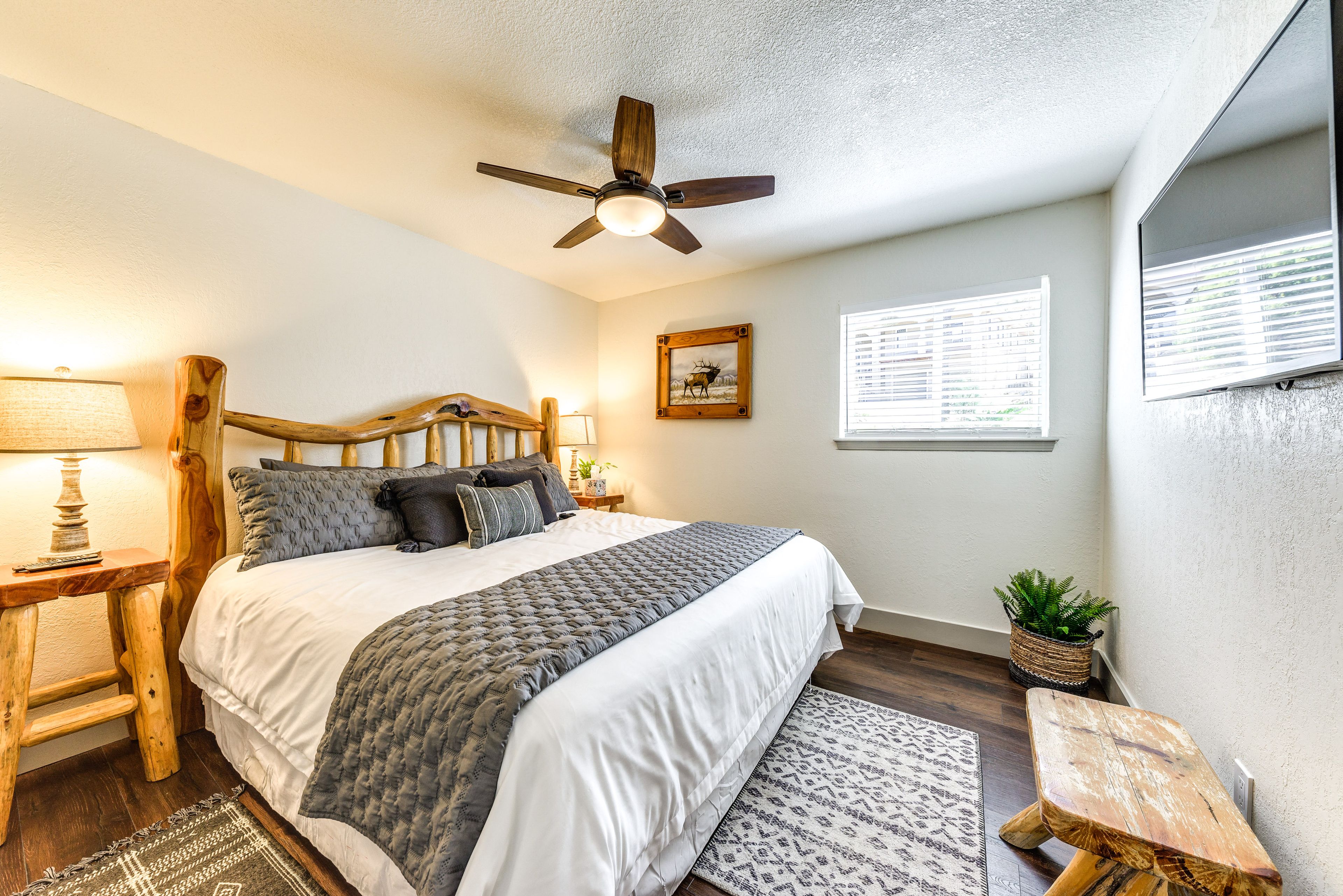 Bedroom 2 | King Bed