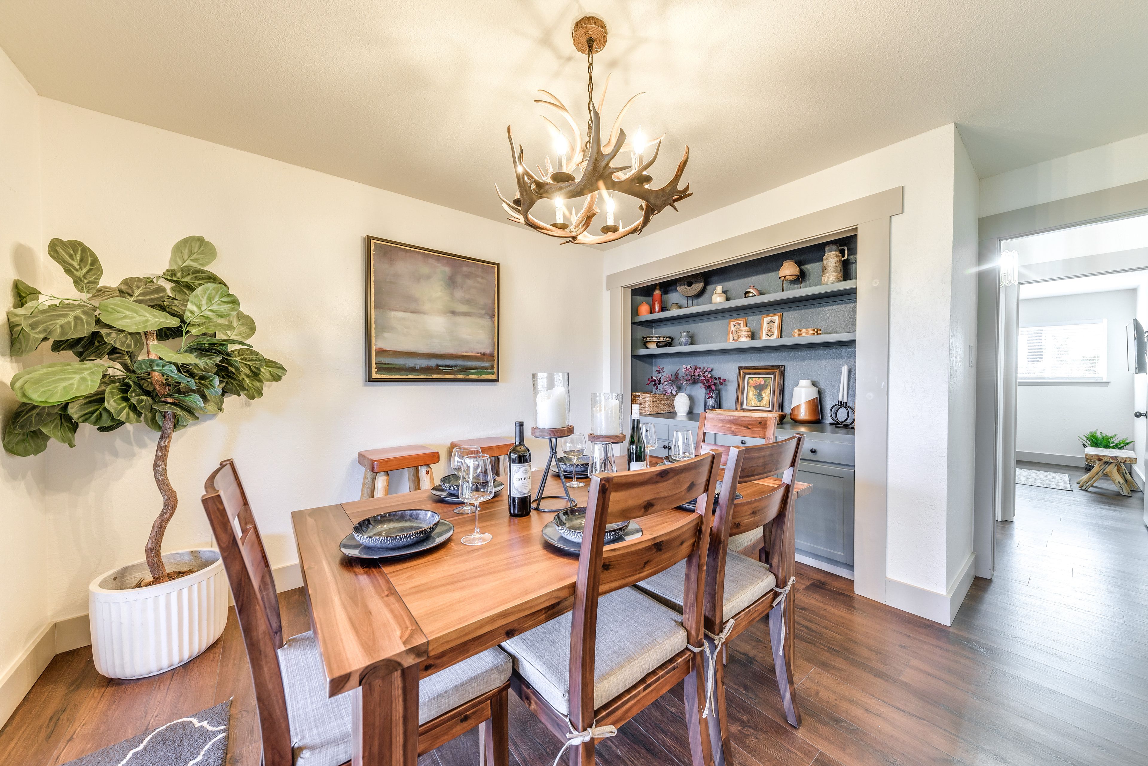 Dining Table | Dishware Provided