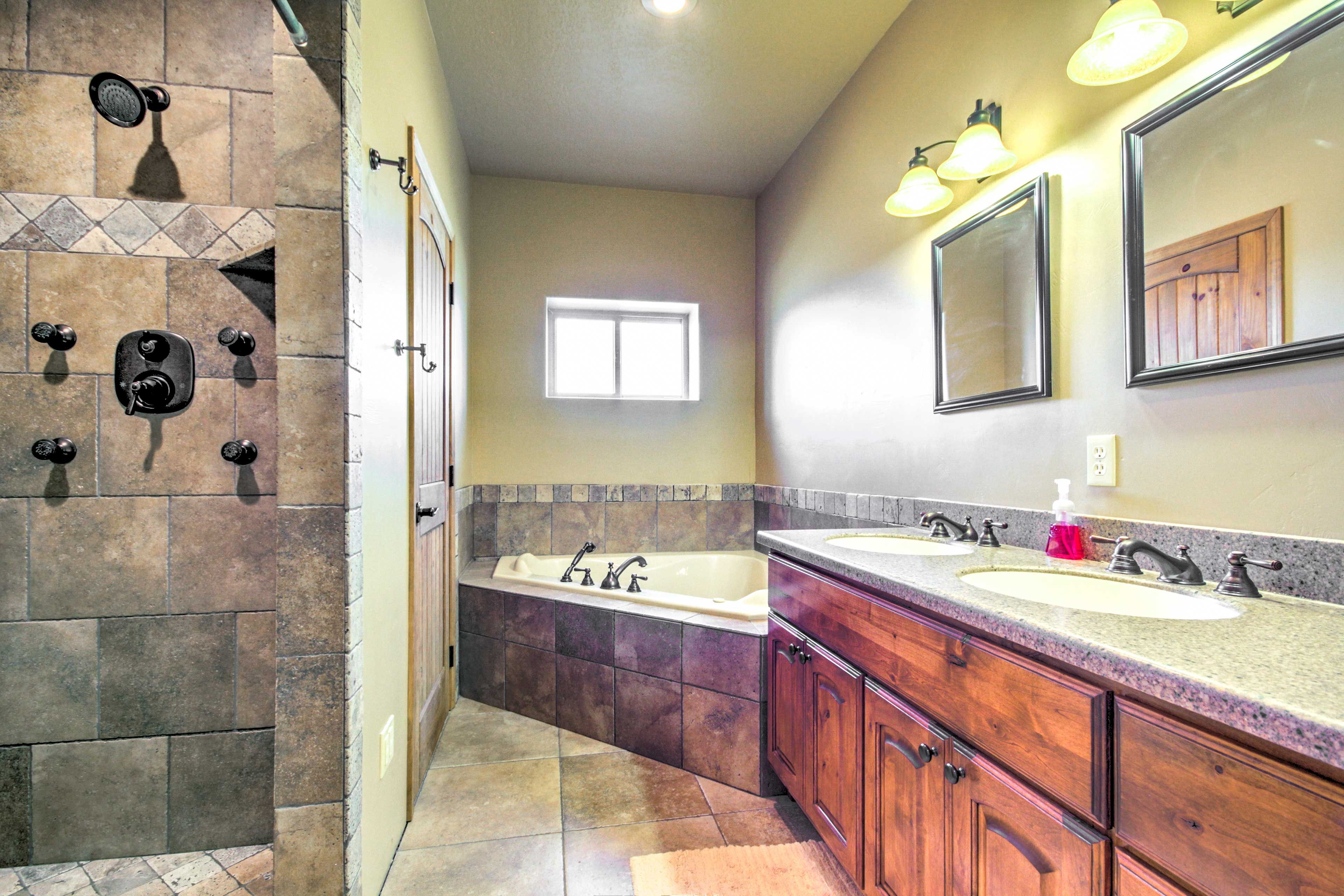 En-Suite Bathroom | Towels Provided