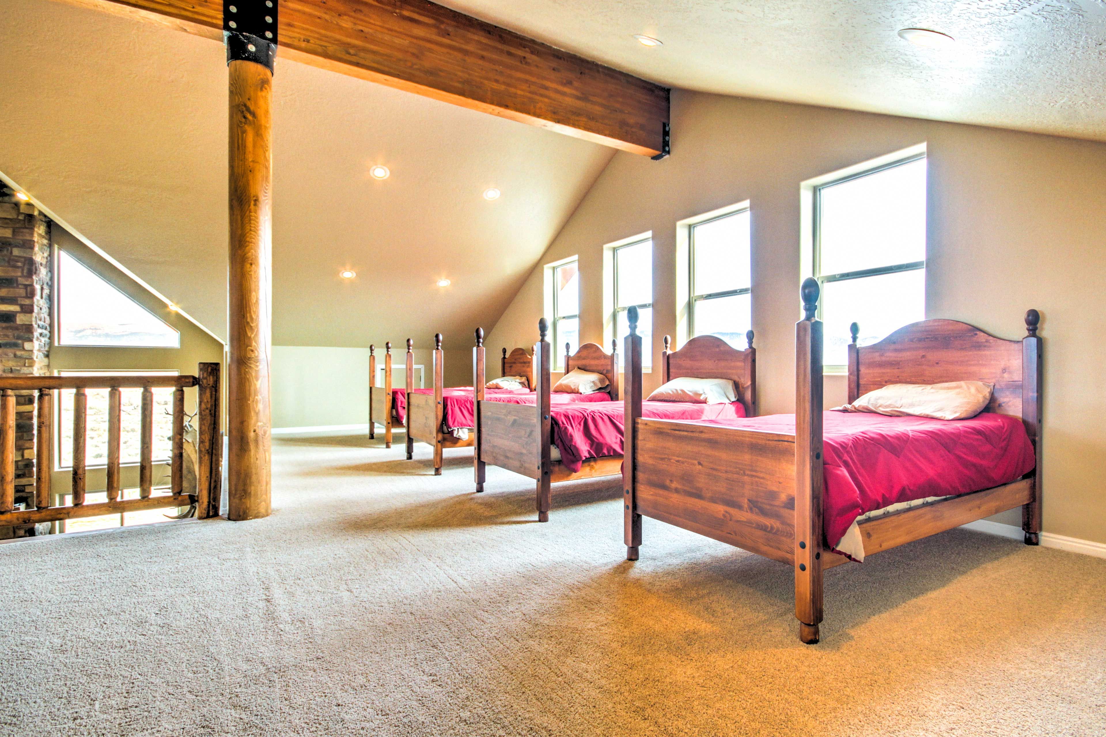 Loft | 4 Twin Beds