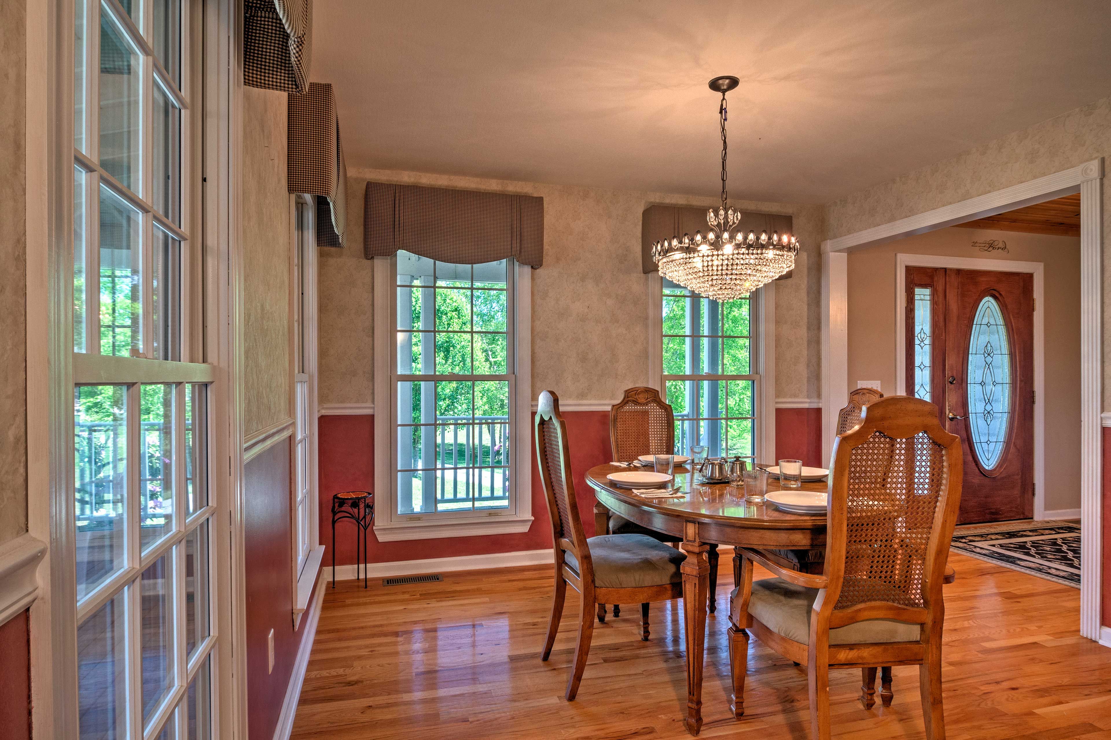 Enjoy a delicious meal with your loved ones at this elegant dining table.