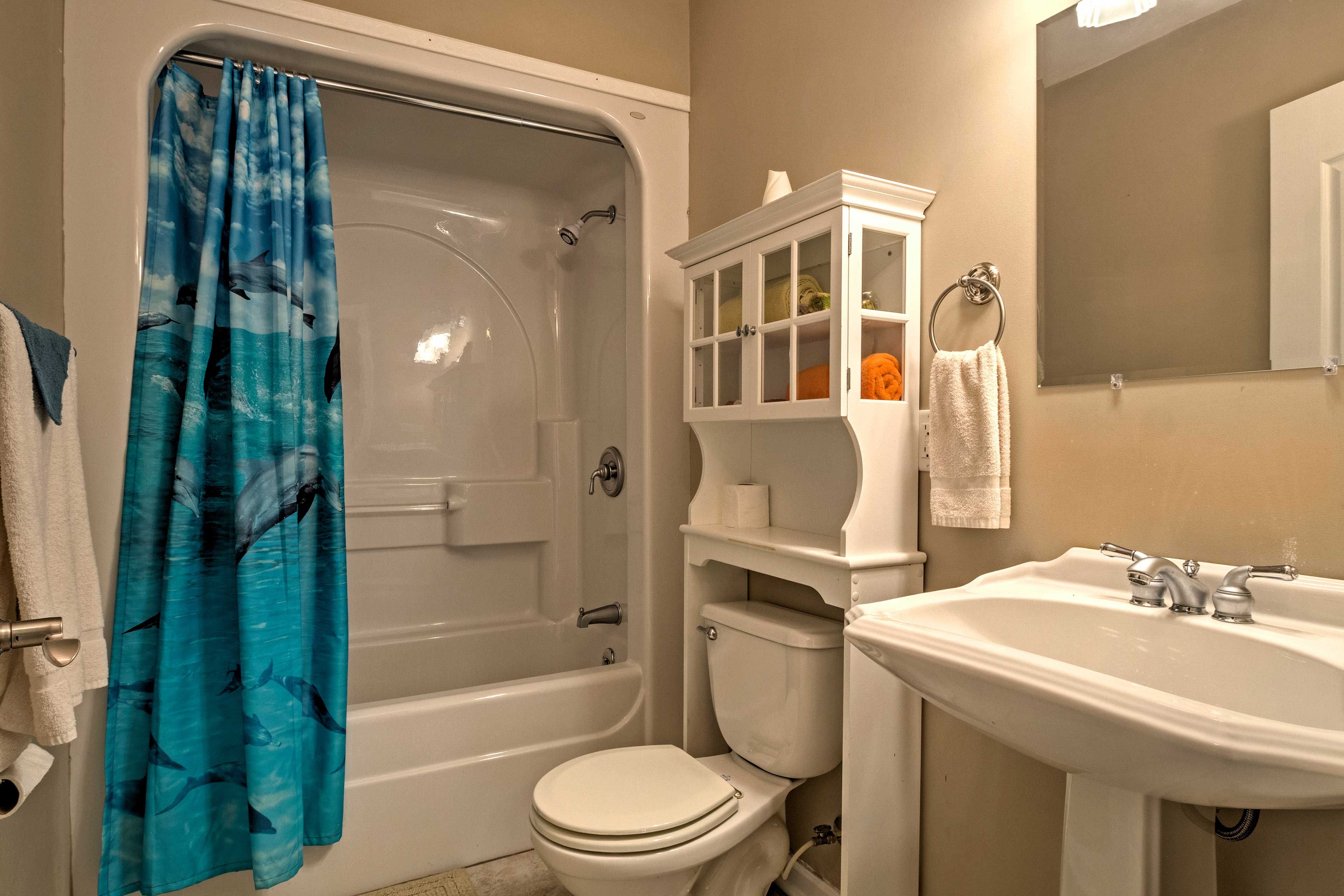 Bathtime is easy with this shower/tub combo.