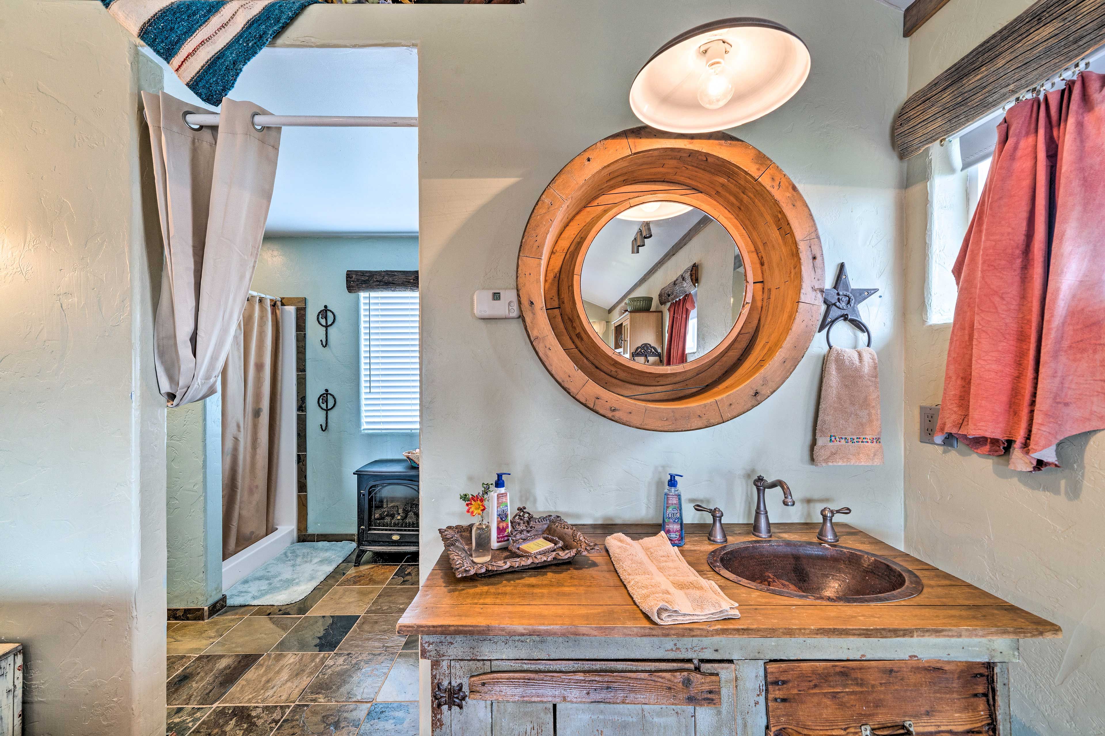 En-Suite Bathroom | Linens/Towels | Complimentary Toiletries