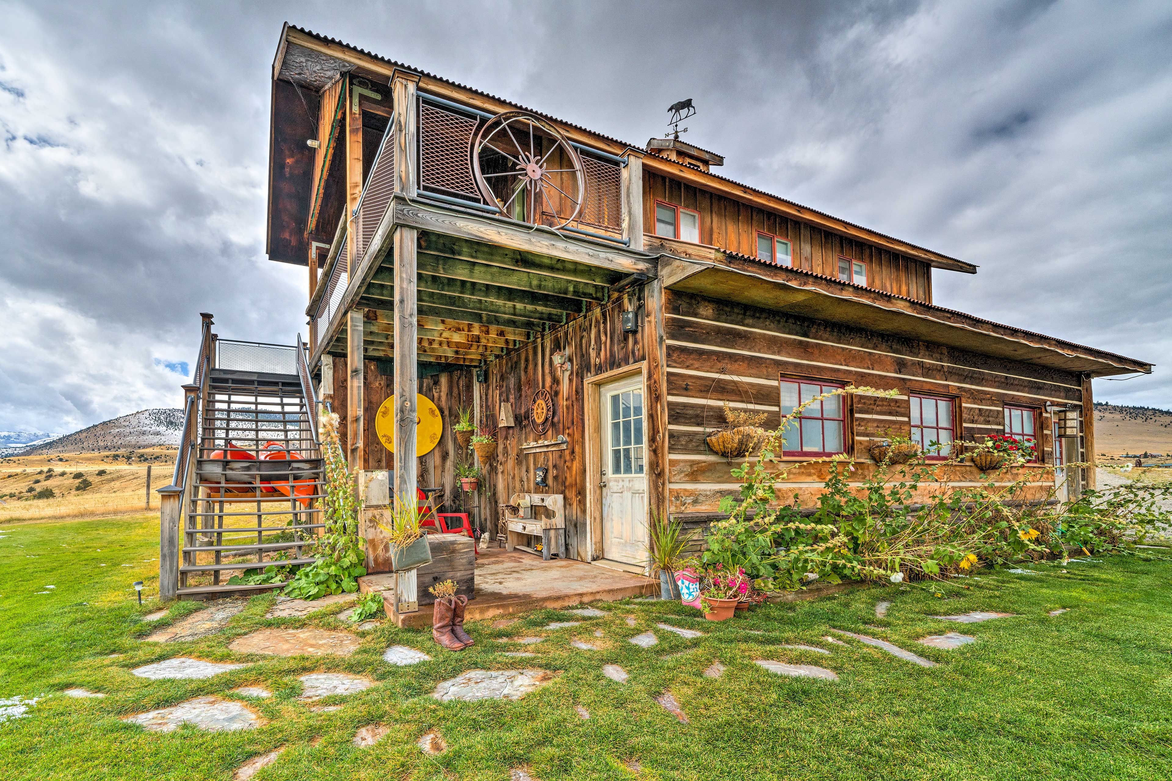 House Exterior | Gravel Driveway (Ample Parking)