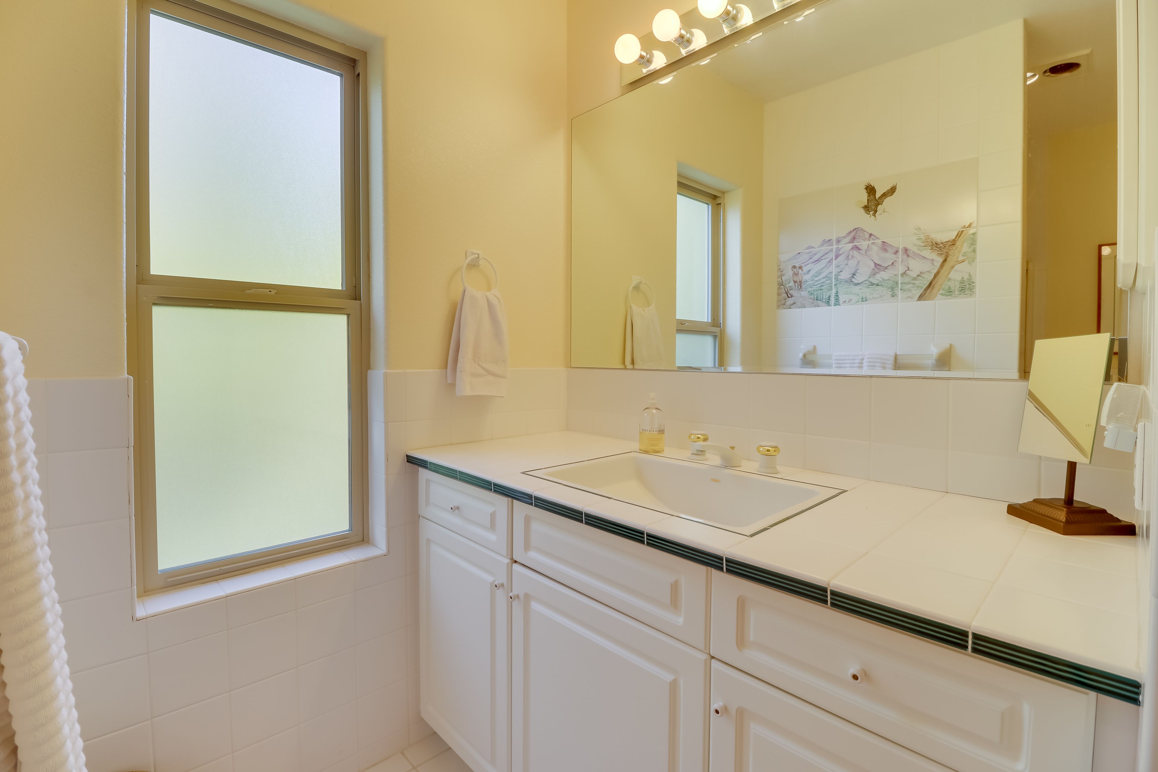 Full Bathroom | 2nd Floor