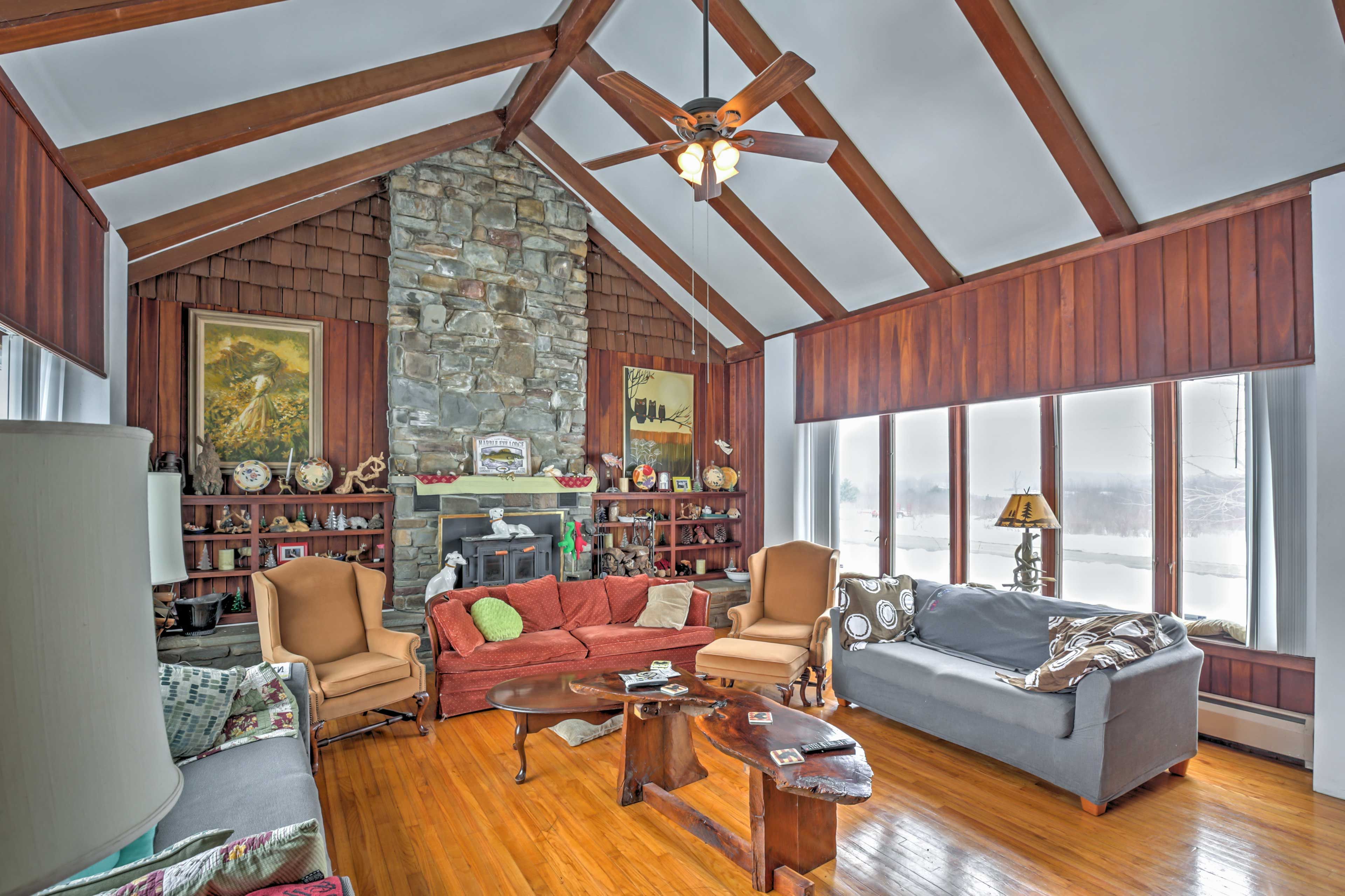 Living Room | Cable TV | Central Heat & A/C