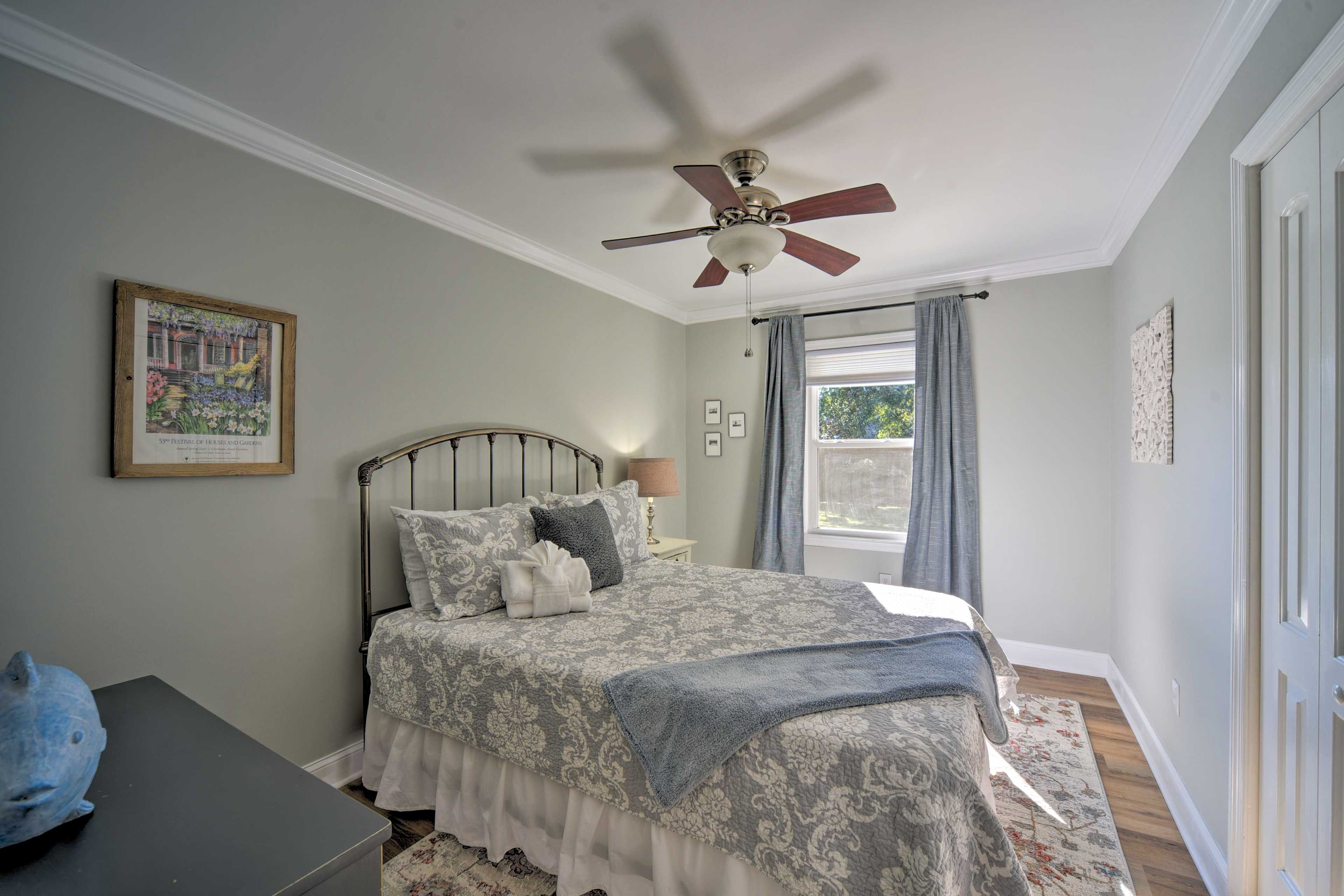 Bedroom 2 | Queen Bed
