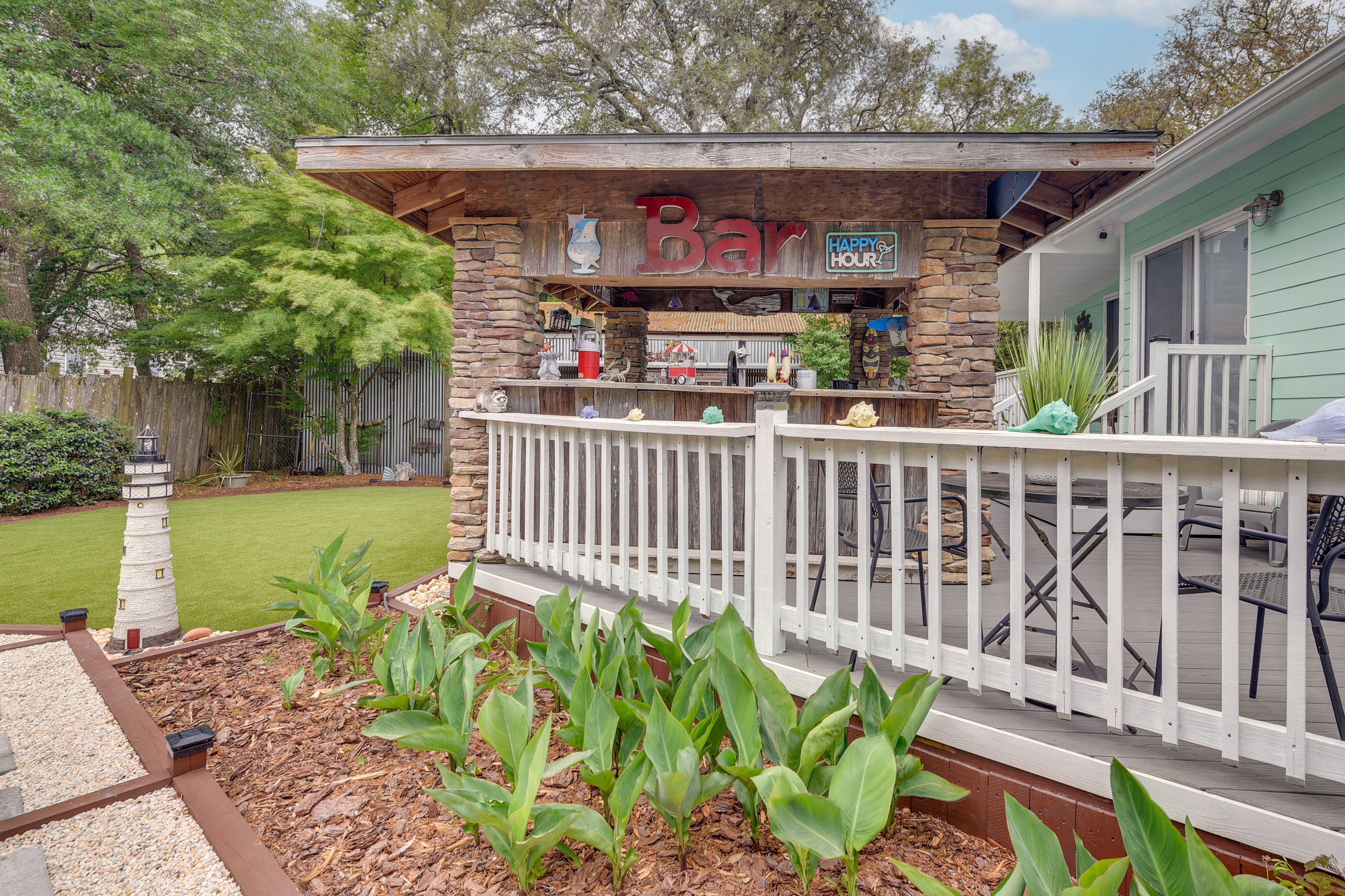 Shared Exterior Space | Bar | Dining Area | Yard