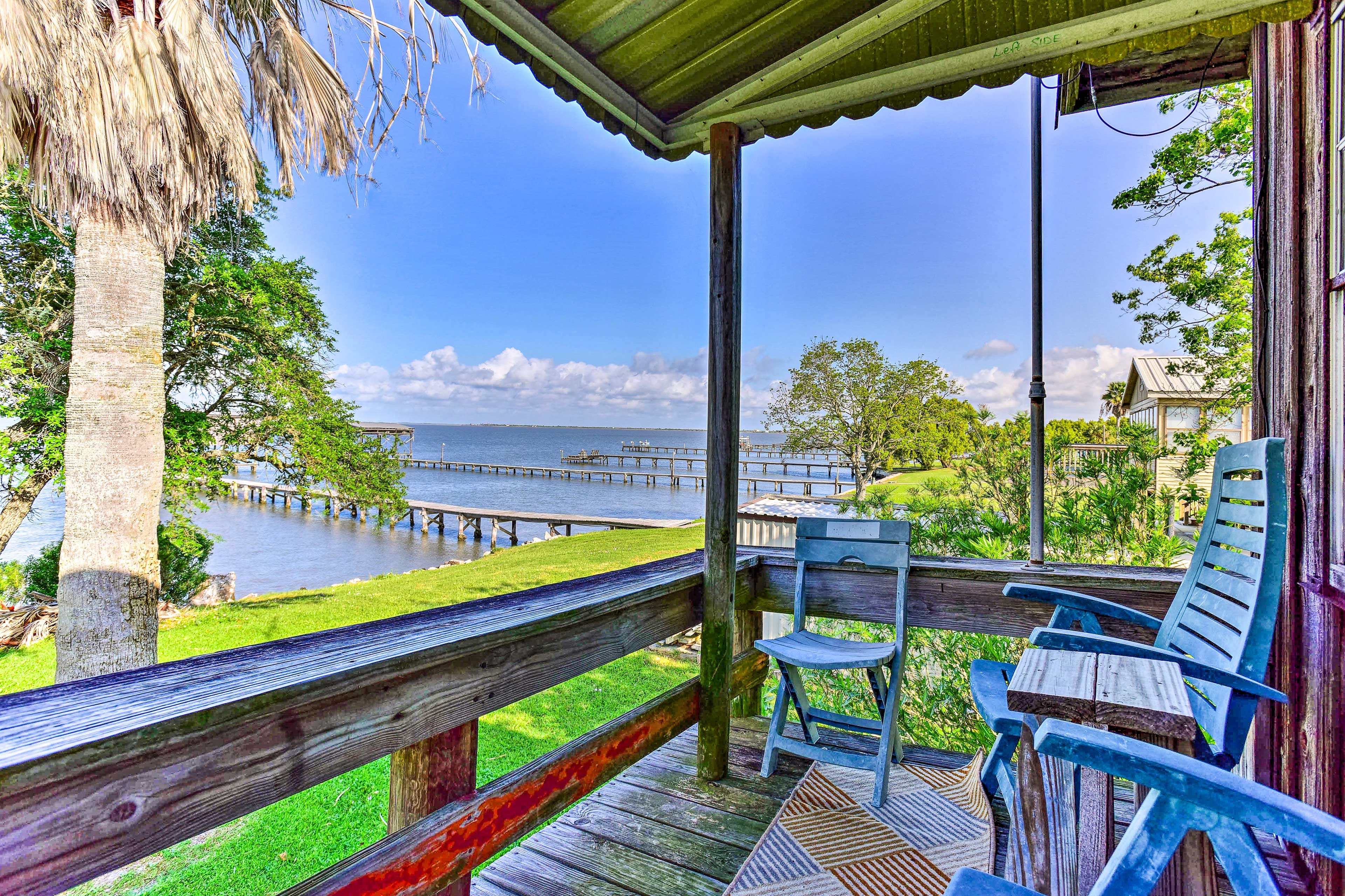 Private Balcony | Fishing Pier | Water Access | Kayaks