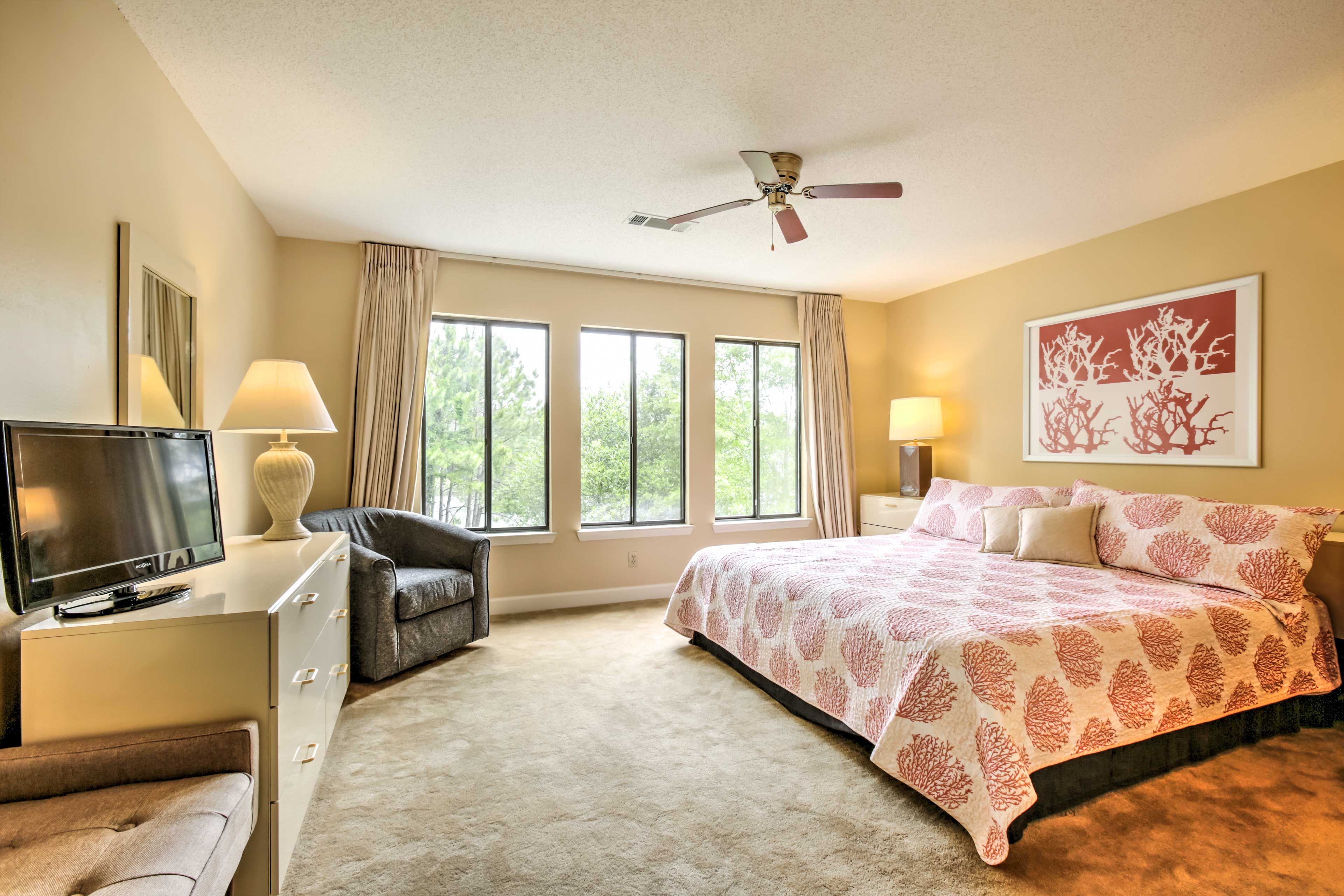 Bedroom 1 | King Bed
