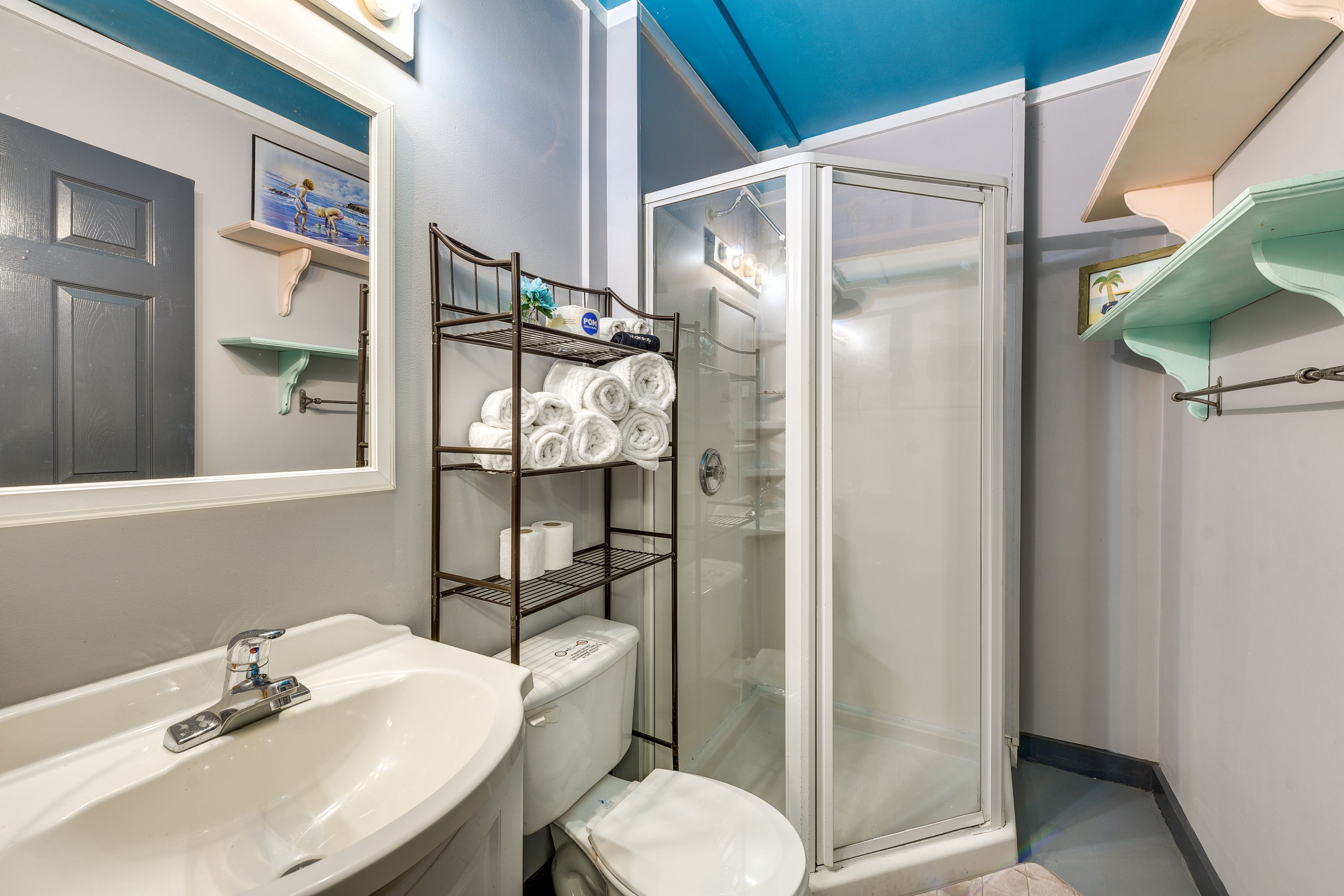 Bathroom | Linens/Towels | Walk-In Shower