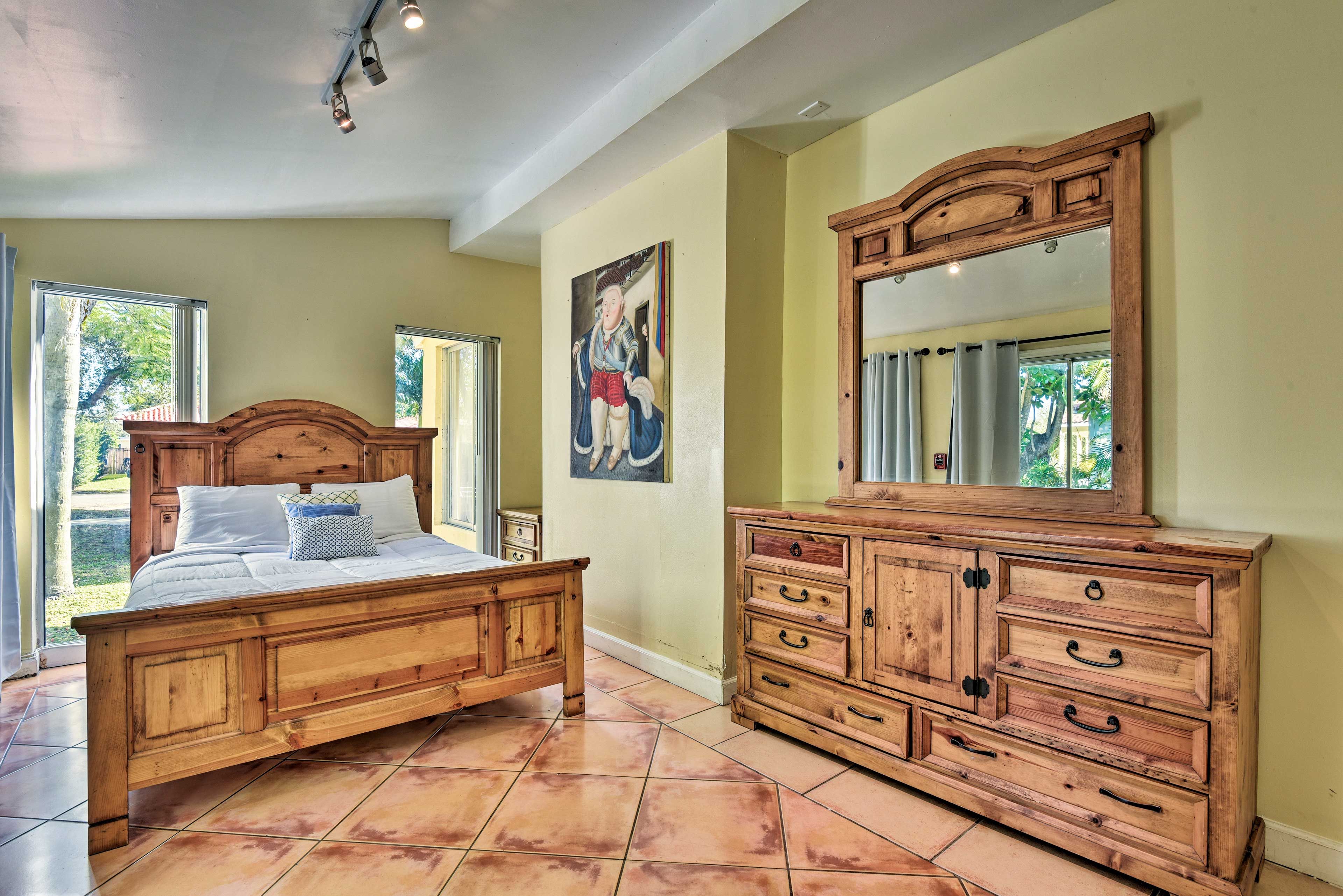 Bedroom 4 | Queen Bed