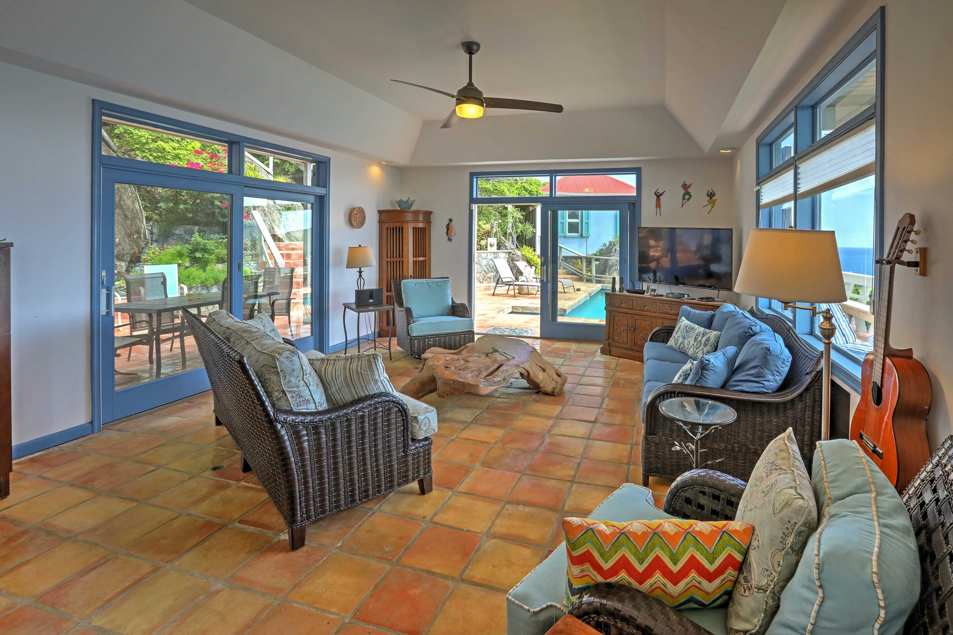 Living Room | Main House | Sleeper Sofa | Free WiFi | Cable TV