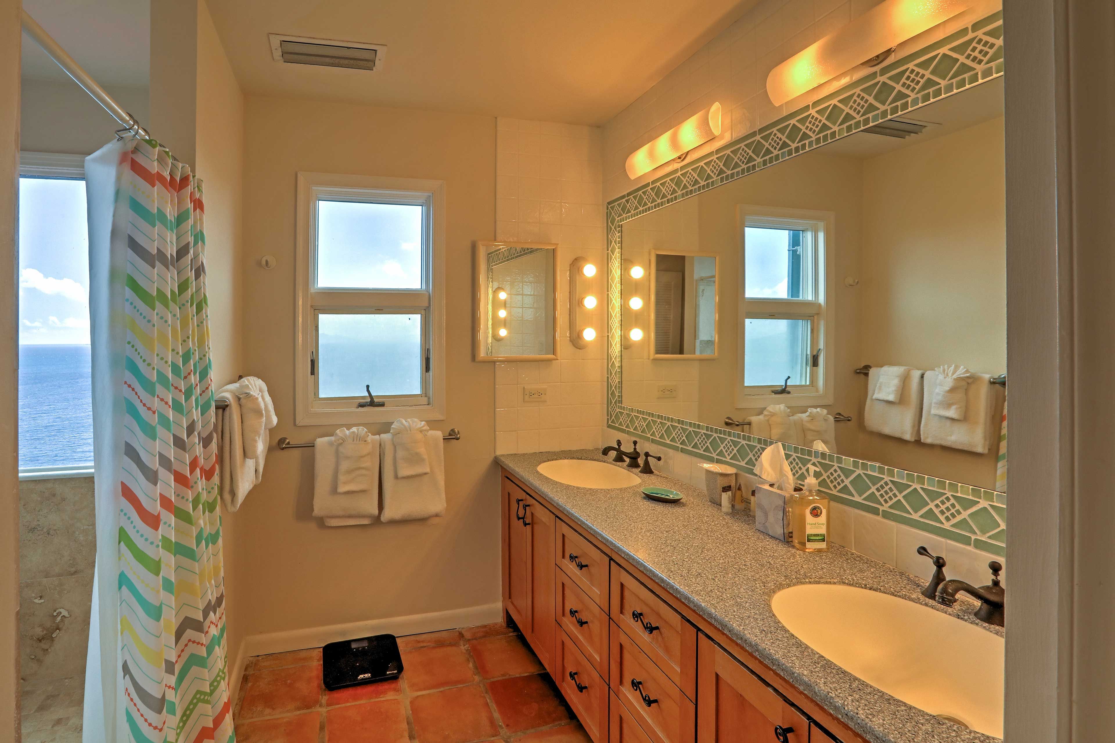 En-Suite Bathroom | Towels Provided