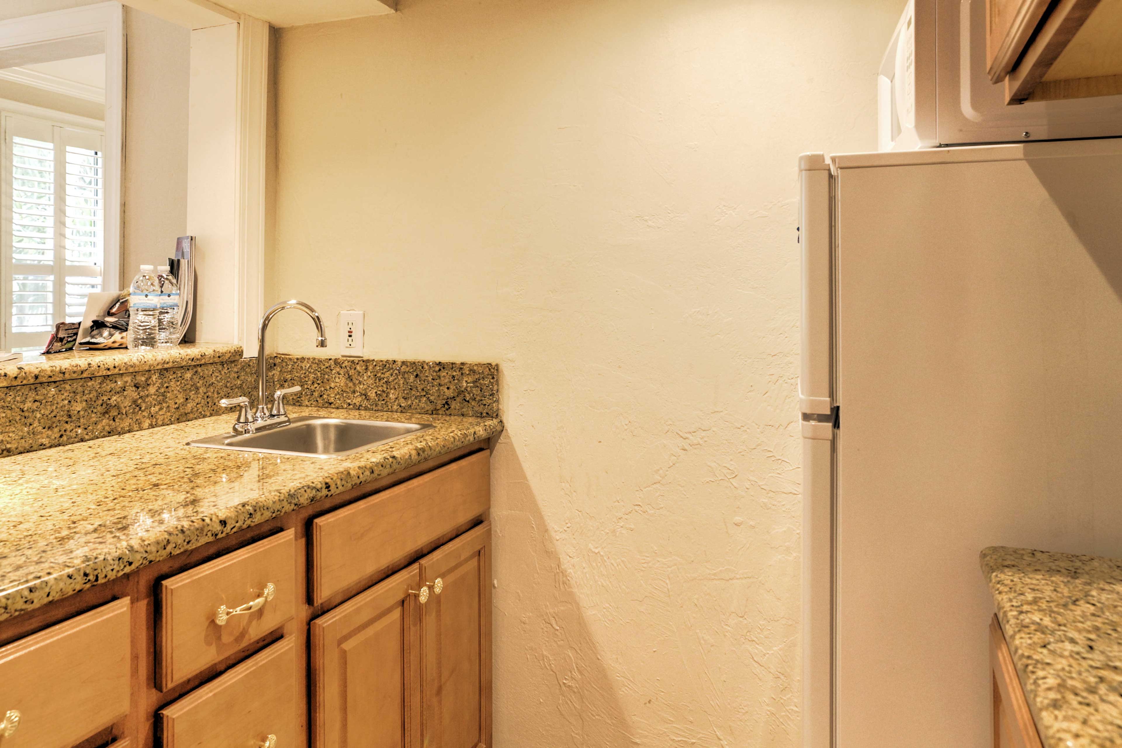 This kitchen offers granite counters.