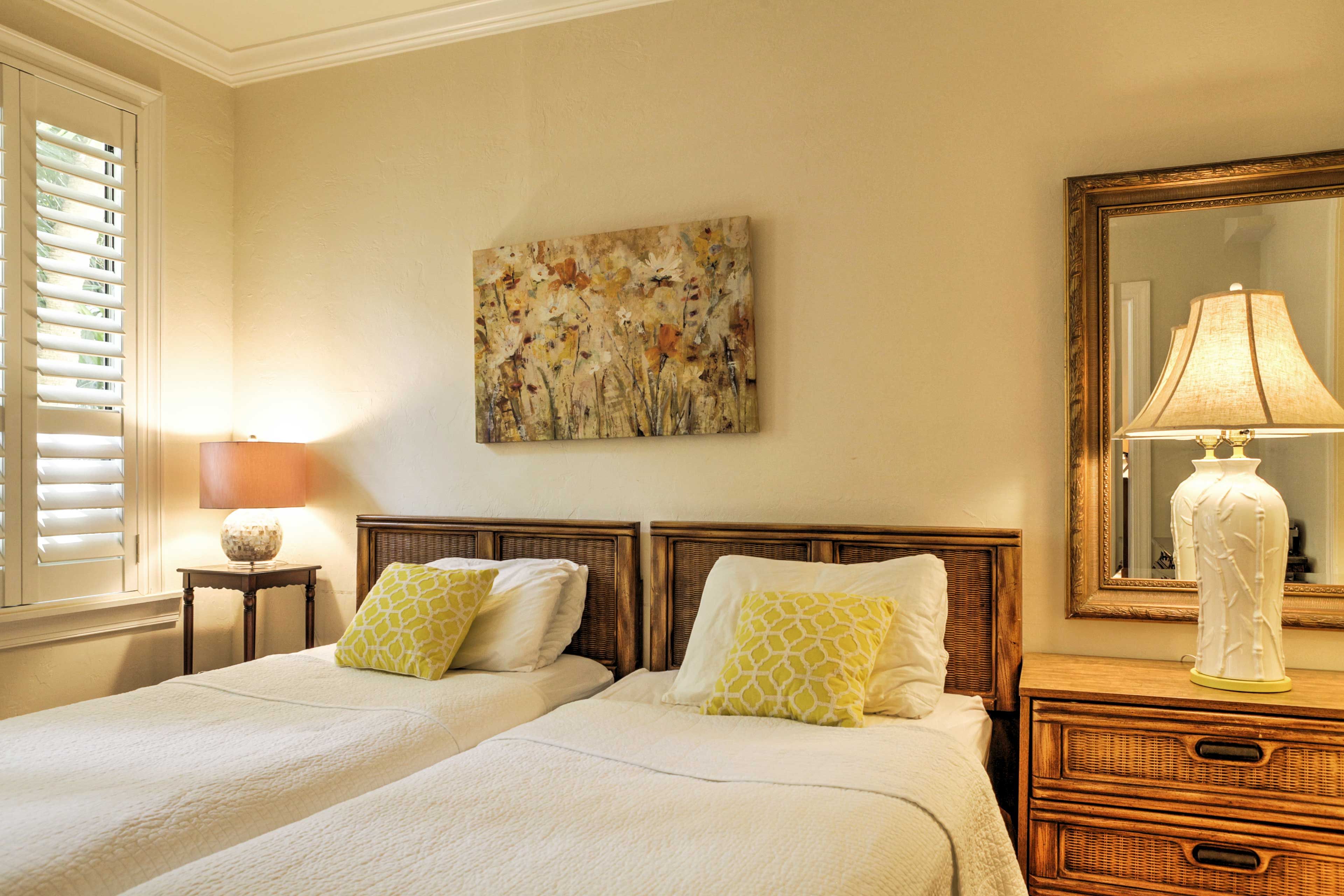 These 2 beds are so cozy!