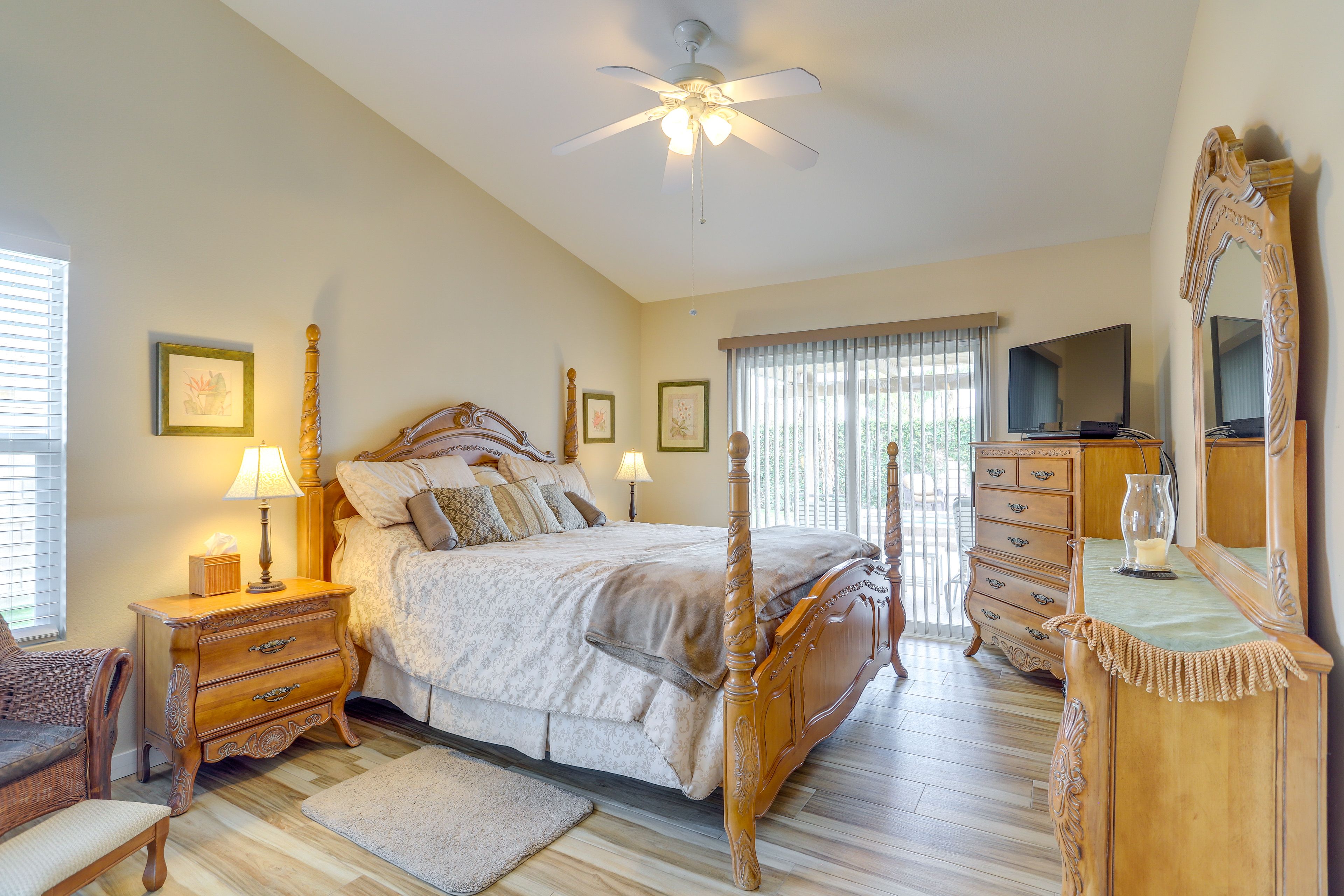 Bedroom 1 | King Bed