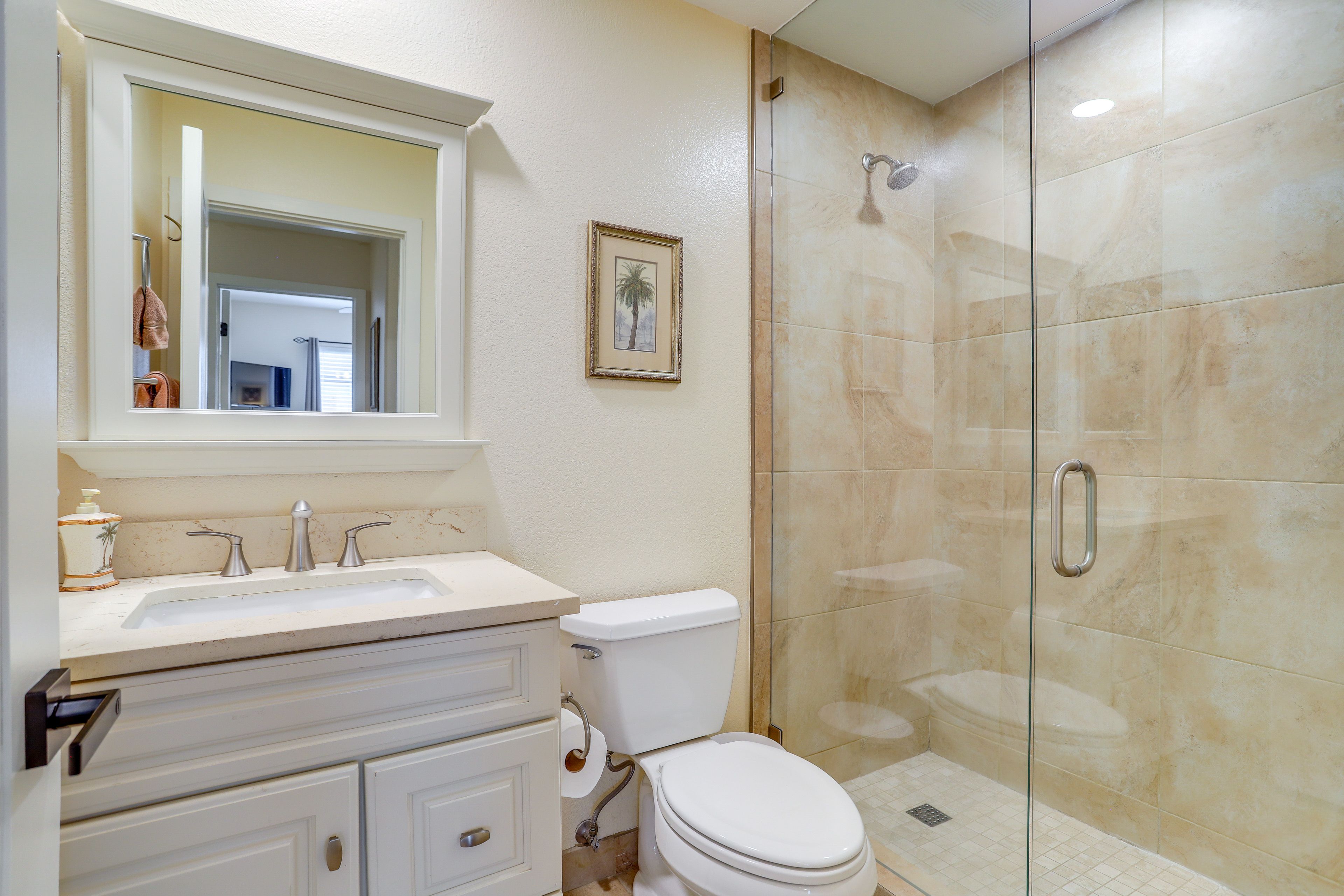 Full Bathroom | Complimentary Toiletries