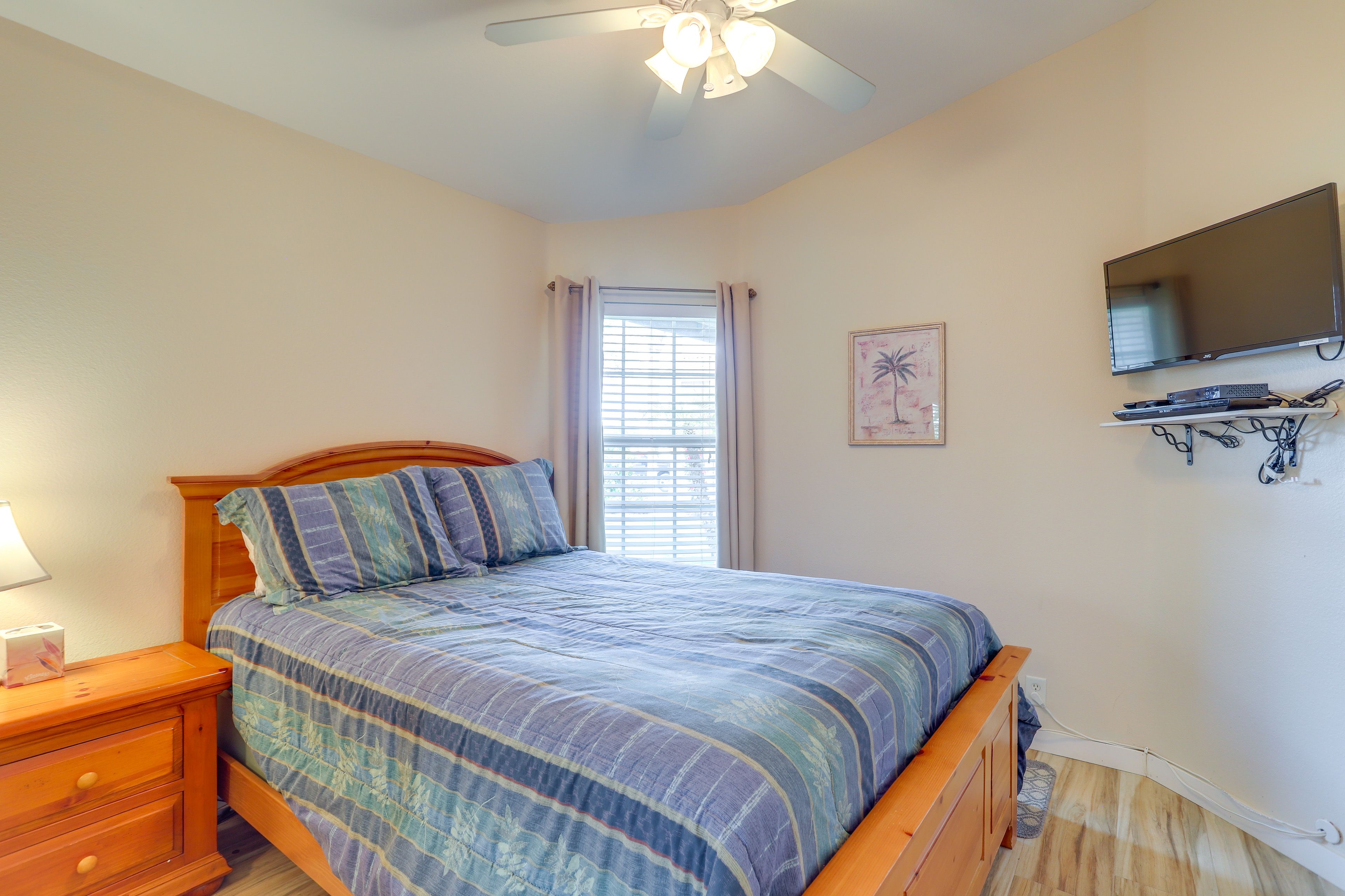 Bedroom 2 | Queen Bed
