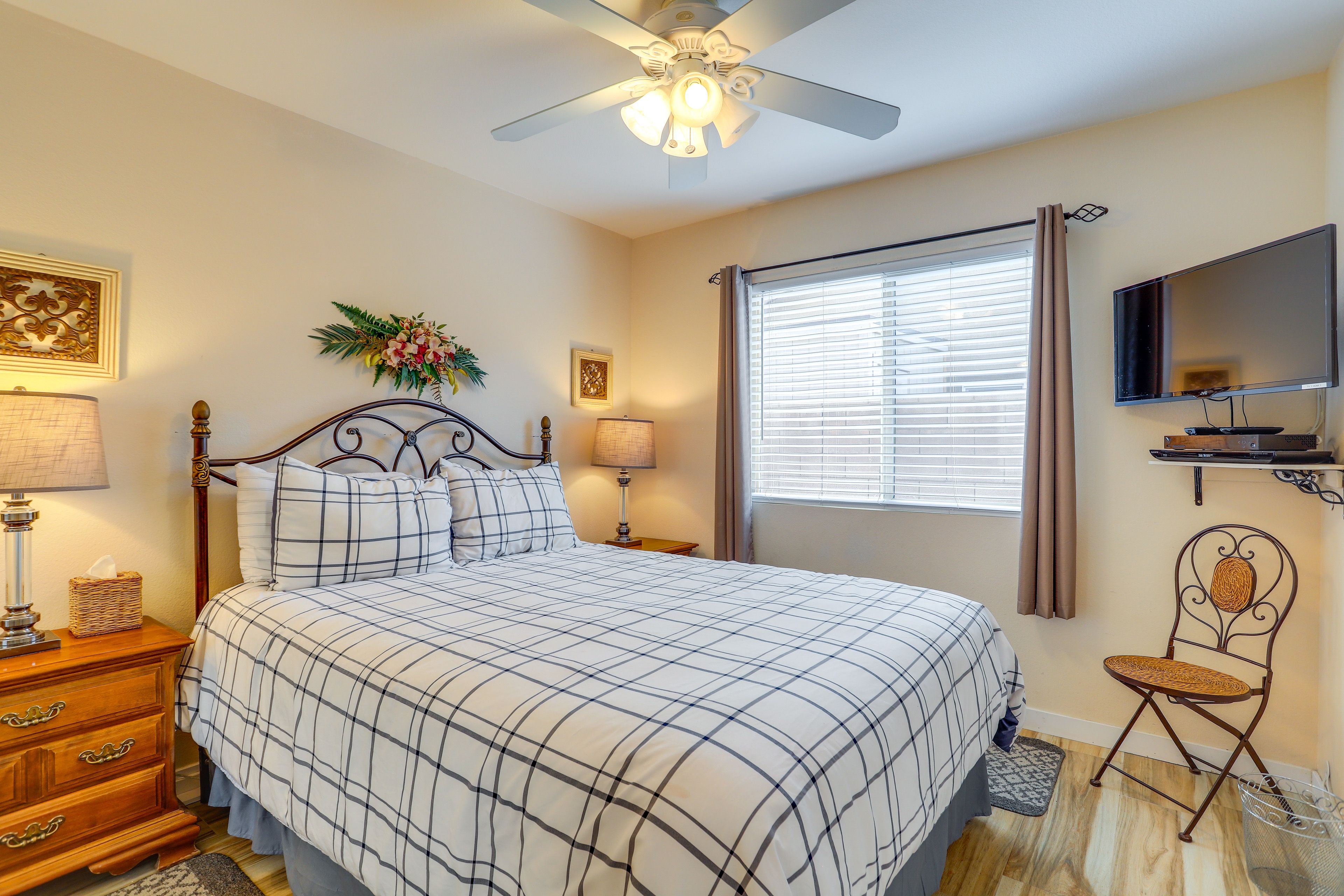 Bedroom 4 | Queen Bed