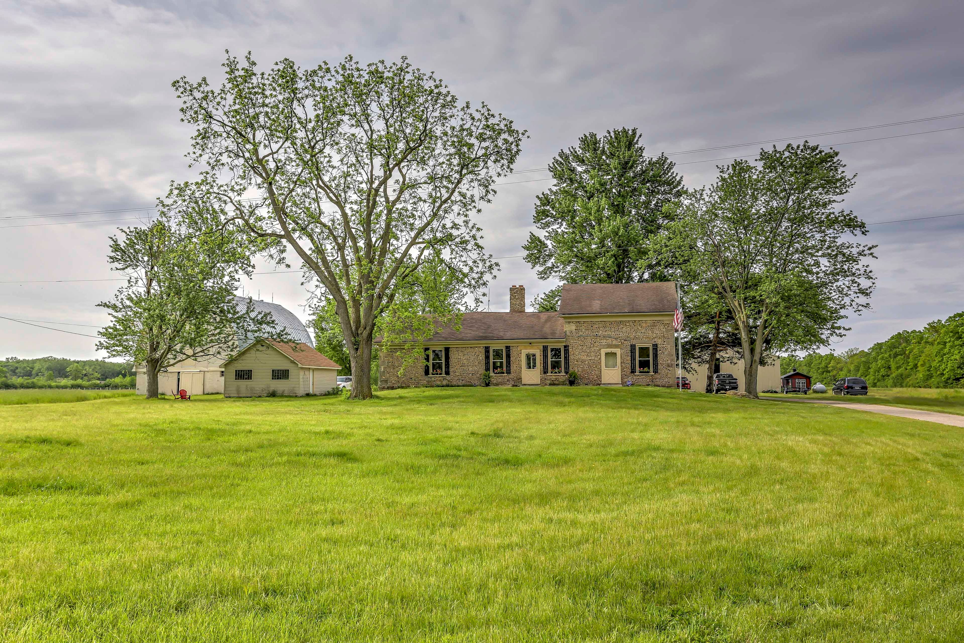 House Exterior | Ample Driveway Parking