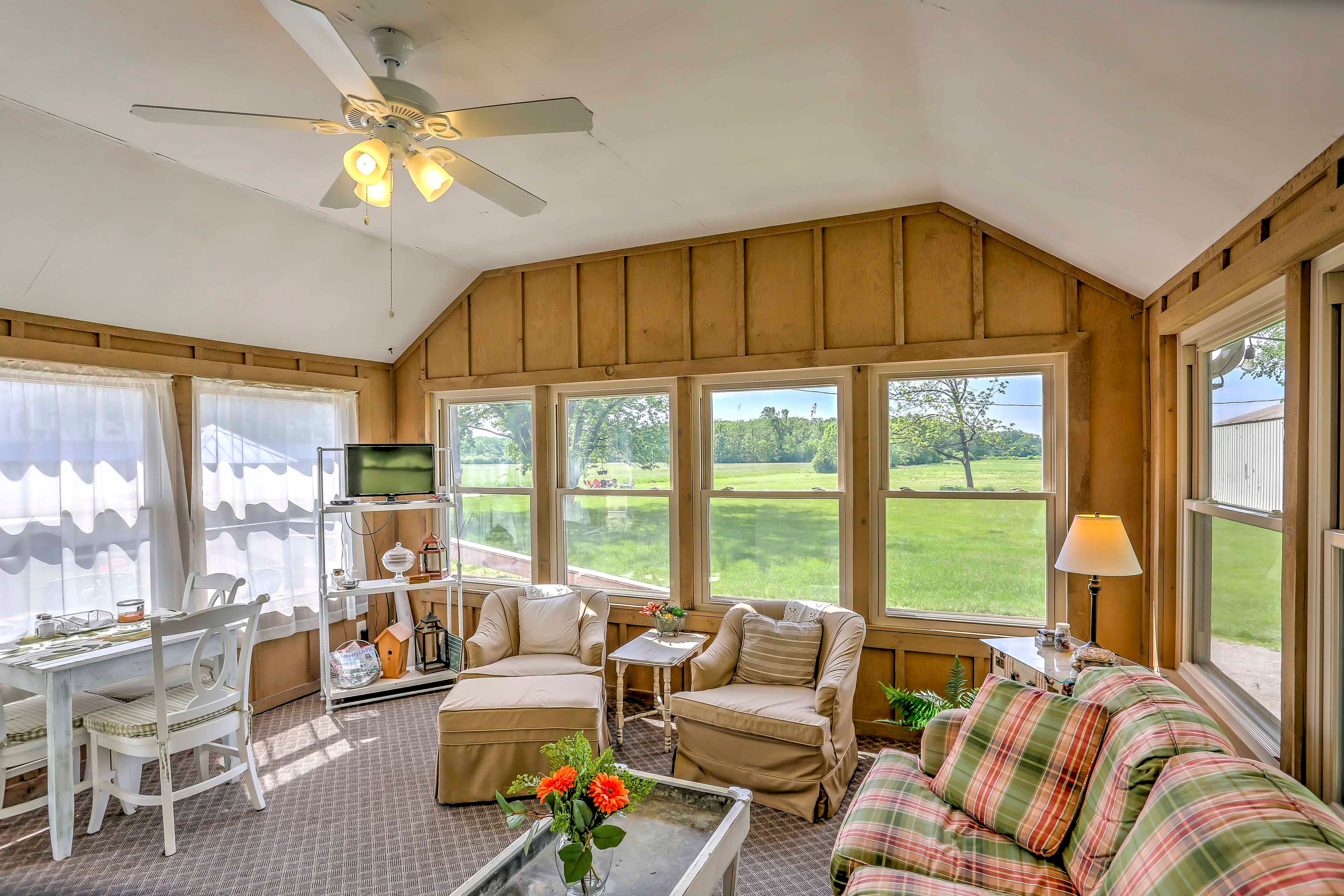 Sun Room | Free WiFi | Central A/C