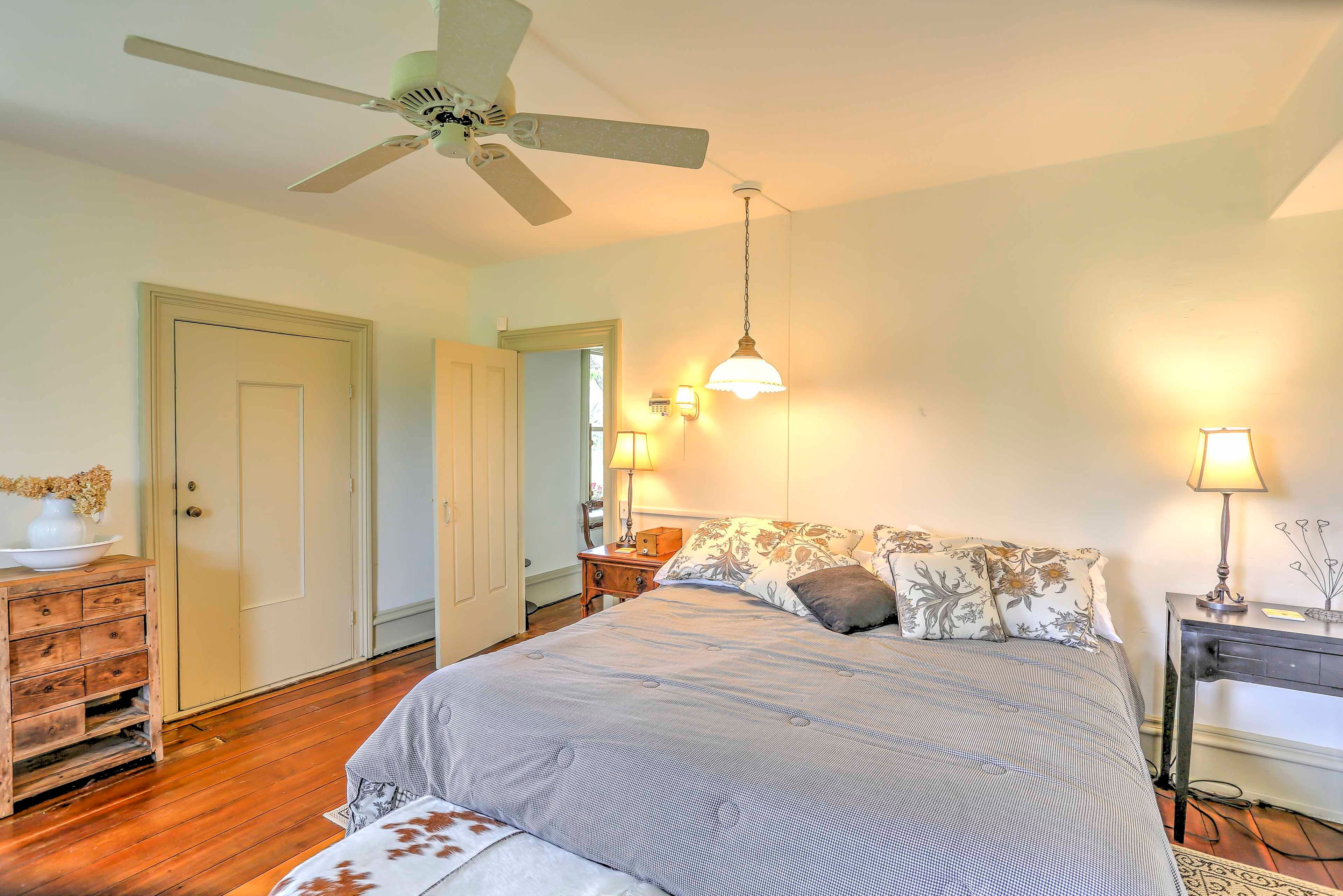 Bedroom 1 | King Bed