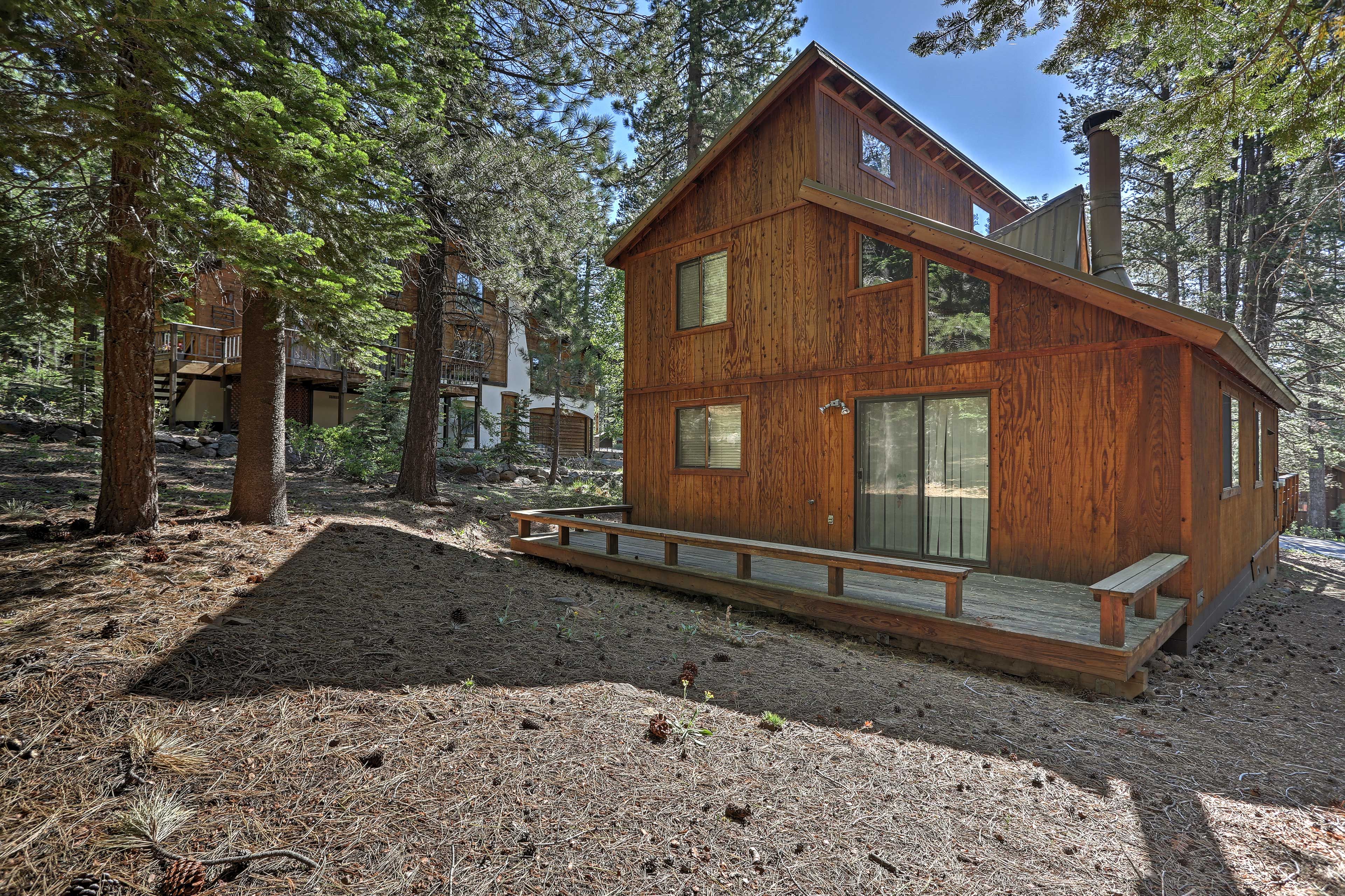 Book this cozy cabin for the ultimate Truckee getaway!